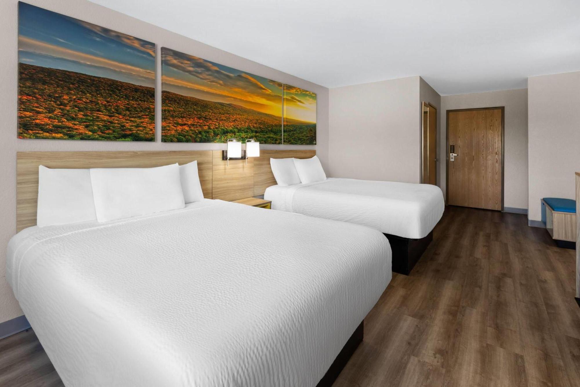 Queen Room Two Queen Beds Non-Smoking