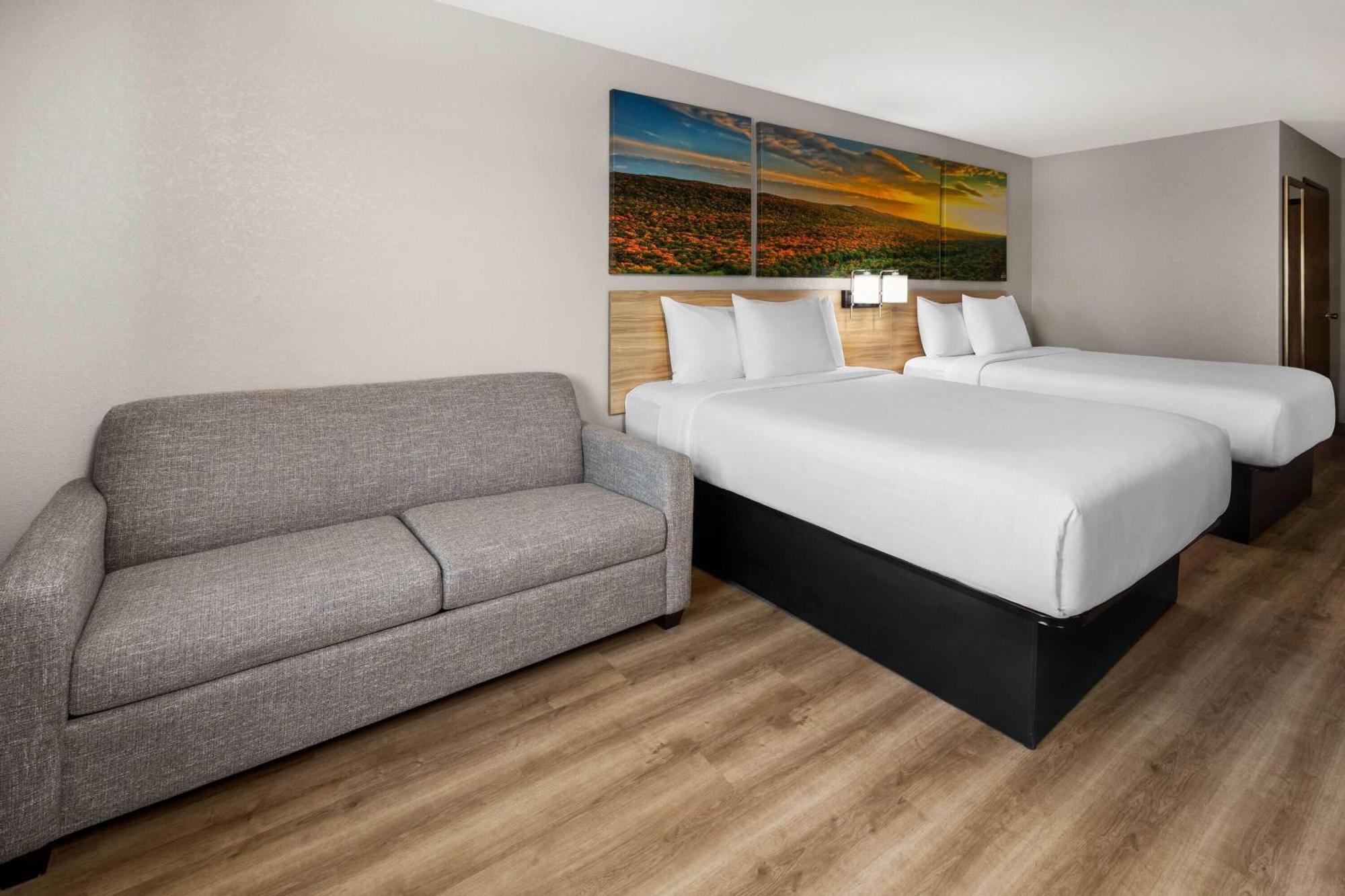 Deluxe Queen Room Two Queen Beds Non-Smoking