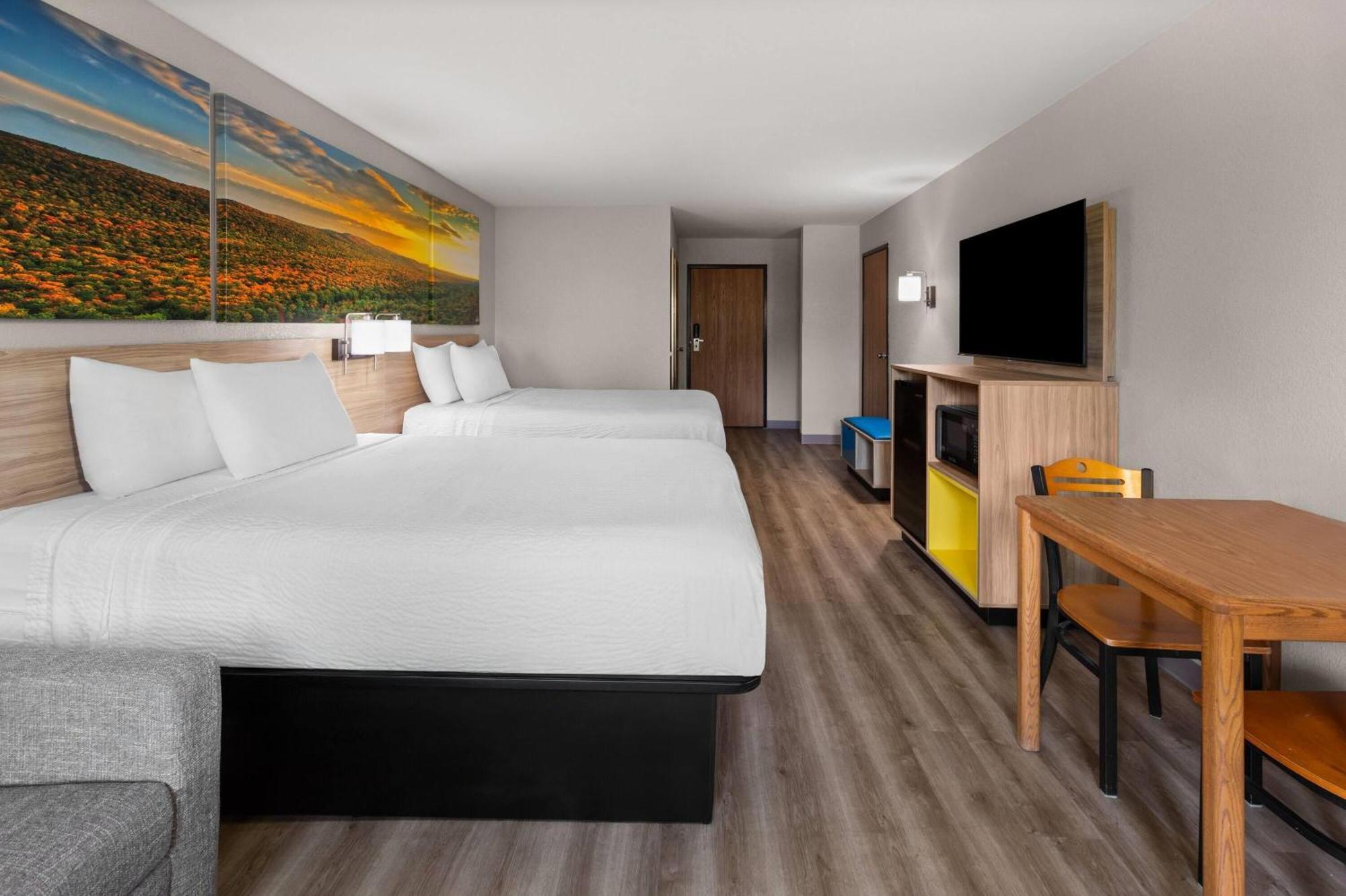 Deluxe Queen Room Two Queen Beds Non-Smoking