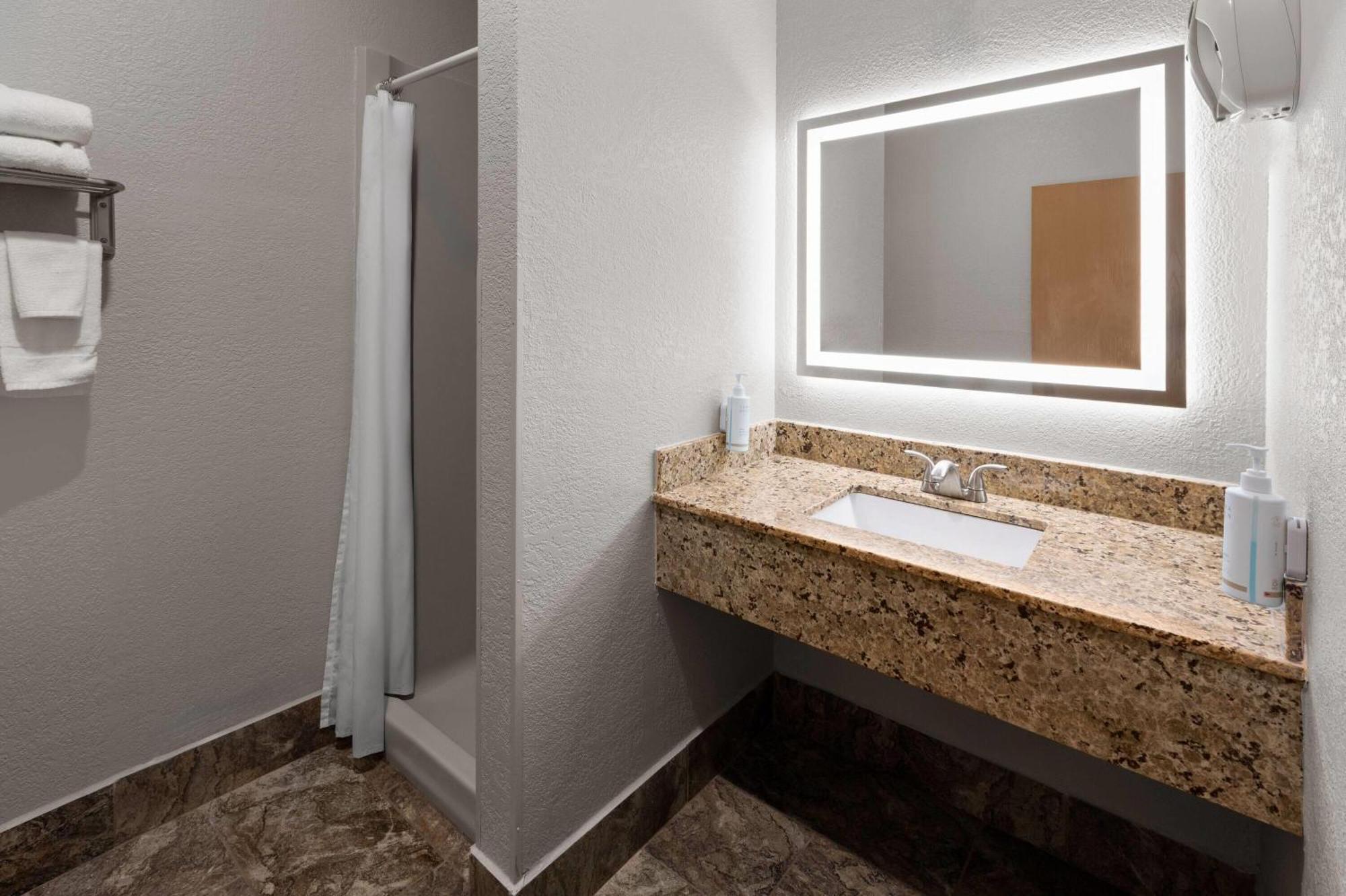 Deluxe King Studio Suite Non-Smoking