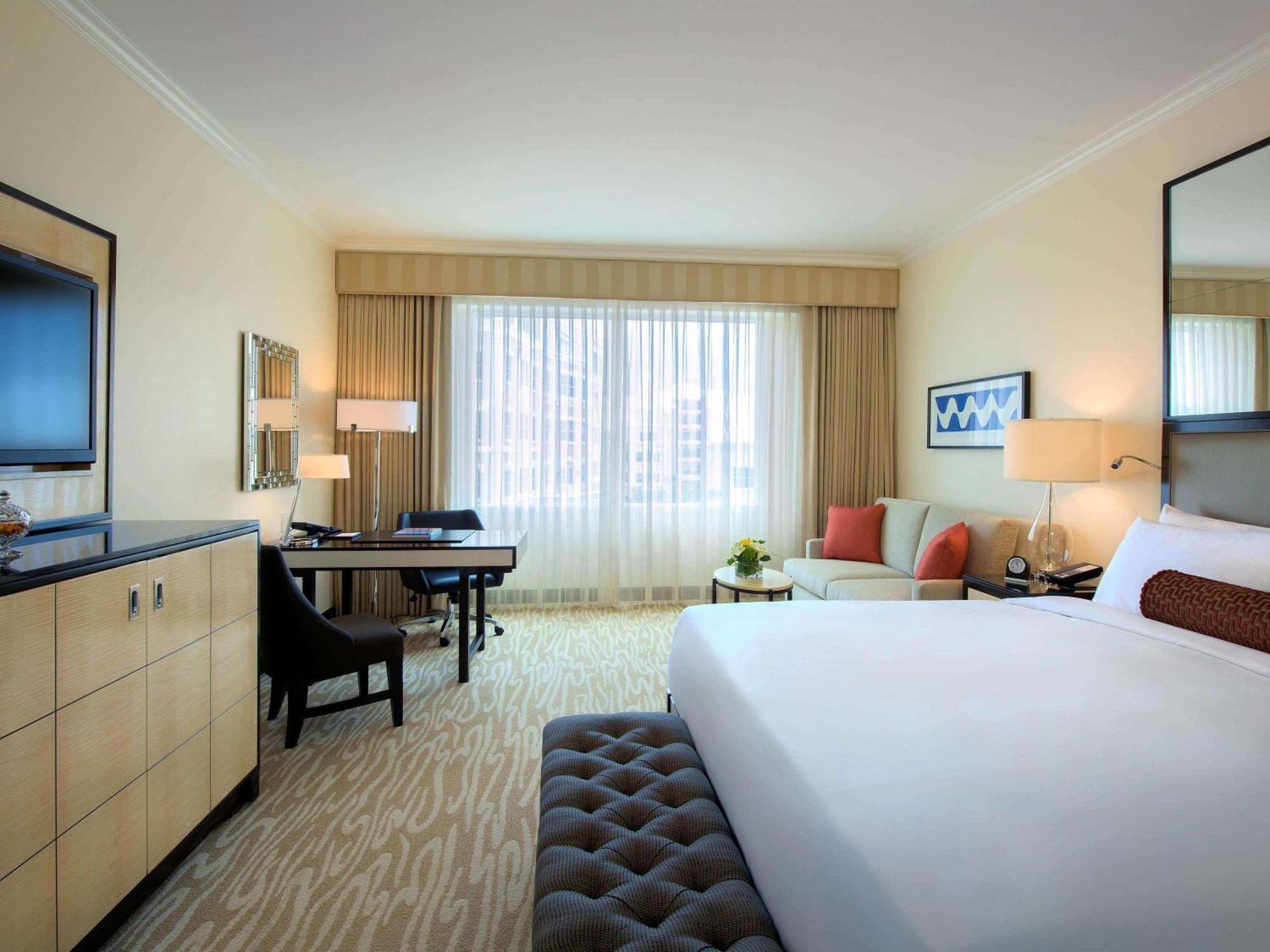 Fairmont Gold King Room City View Lounge Access