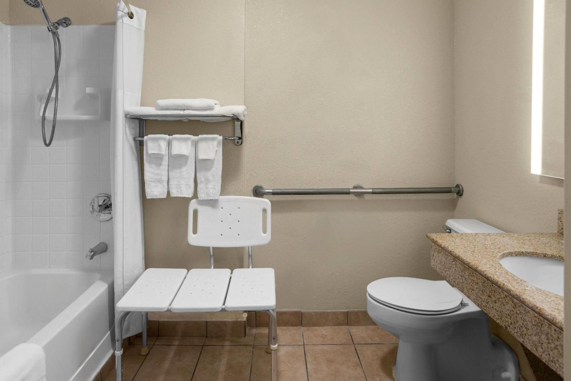 Queen Room Disability Access Non-Smoking