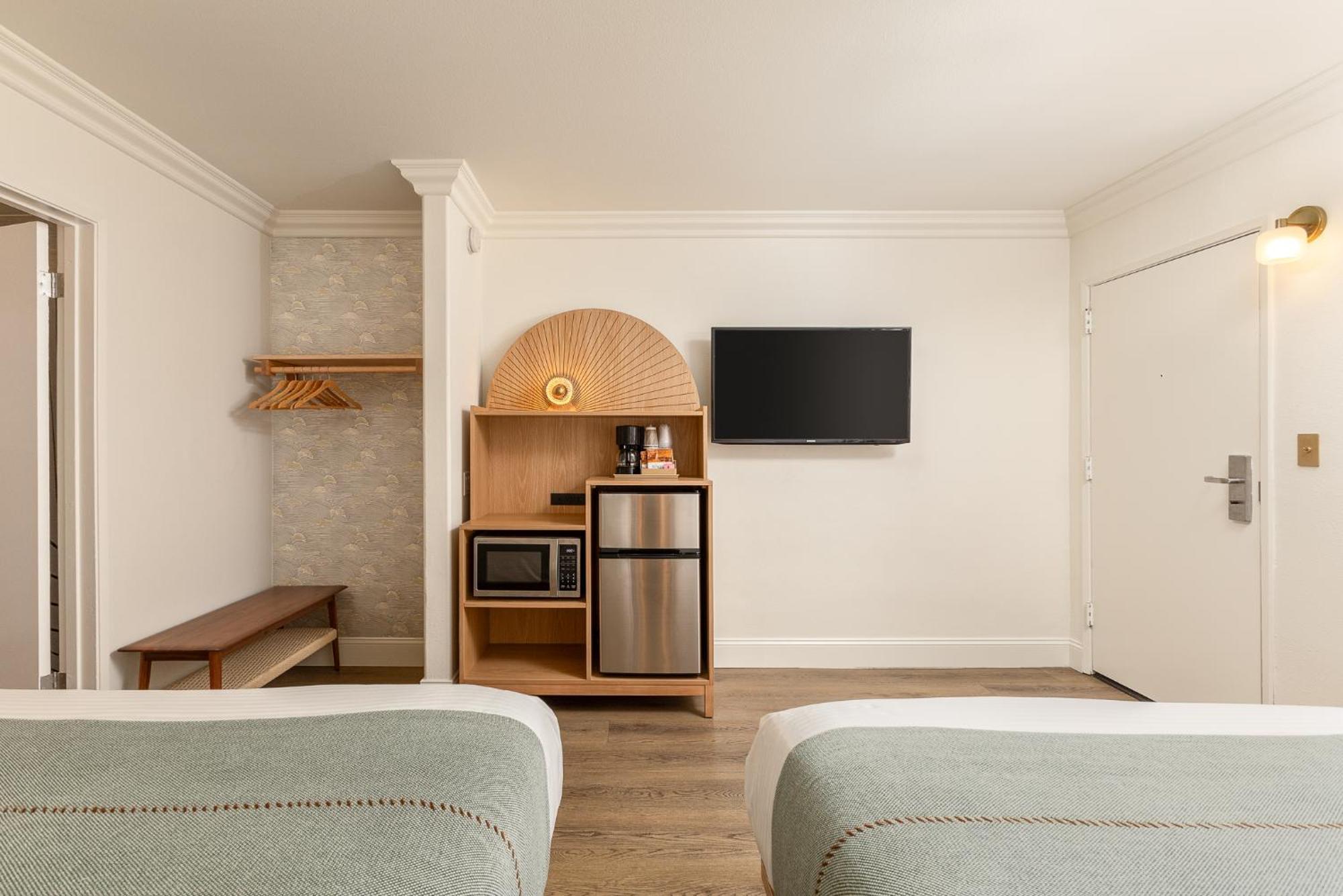 Deluxe Two Queen Room Renovated