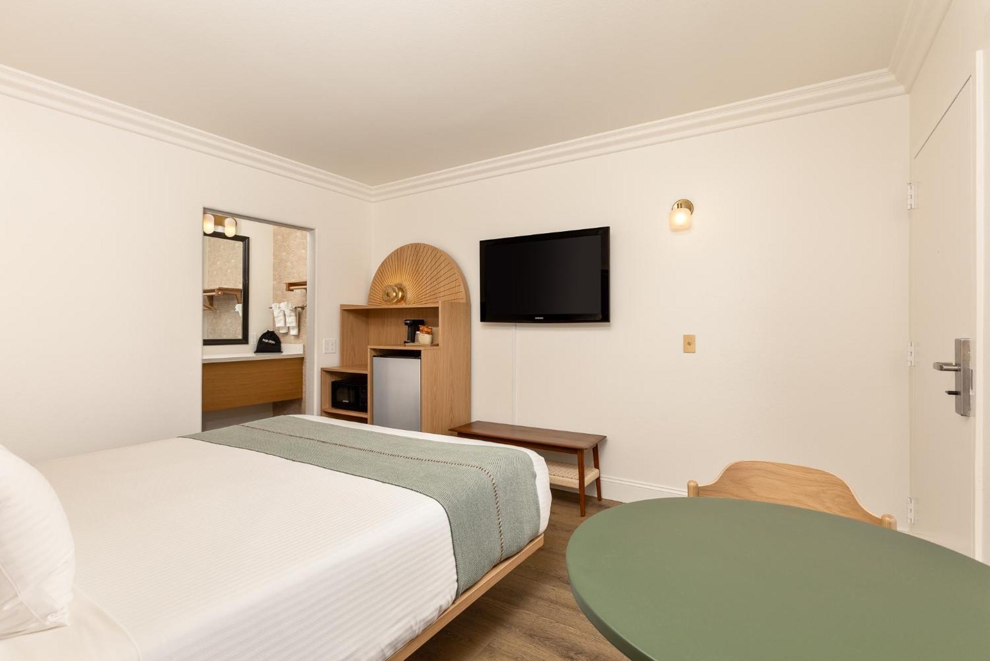 Deluxe King Renovated