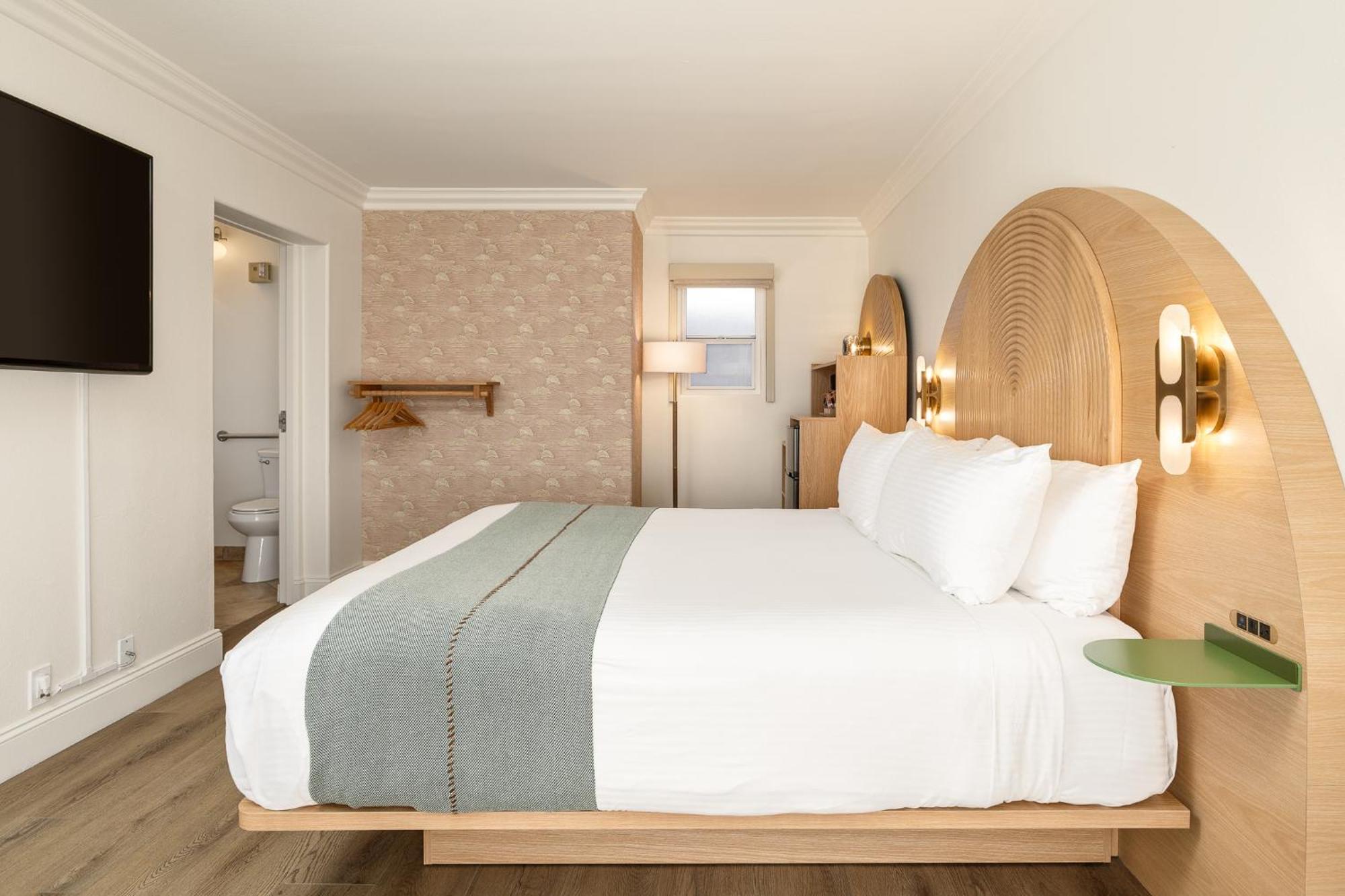 Deluxe King ADA Renovated