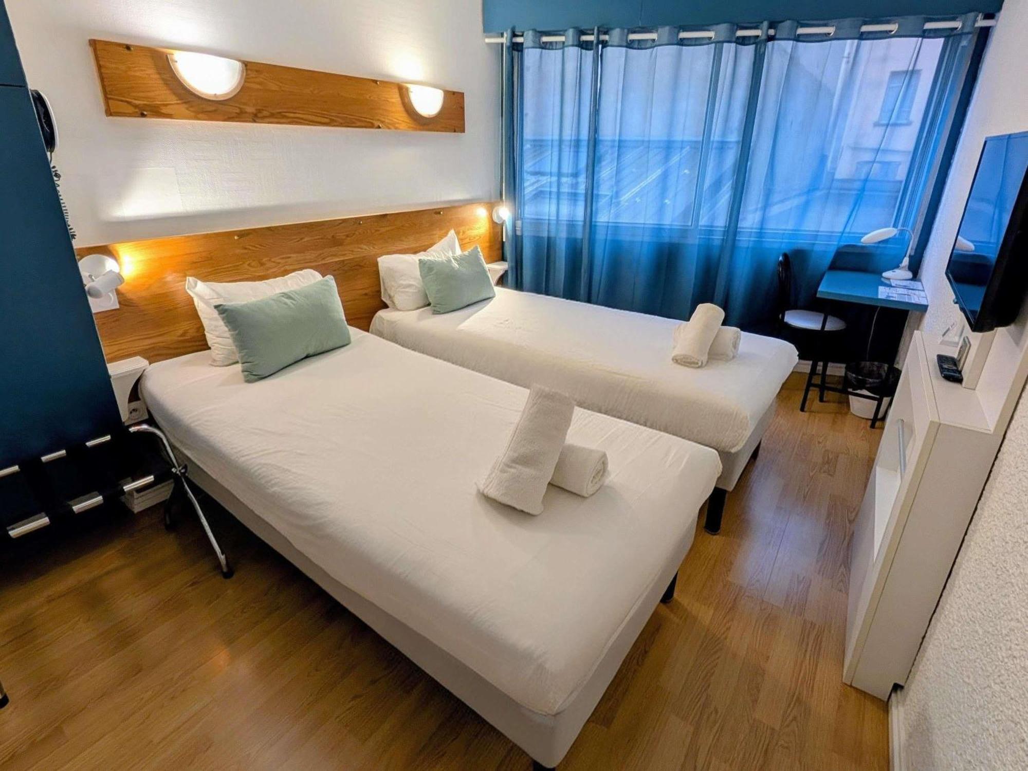 POP Room Two Single Beds