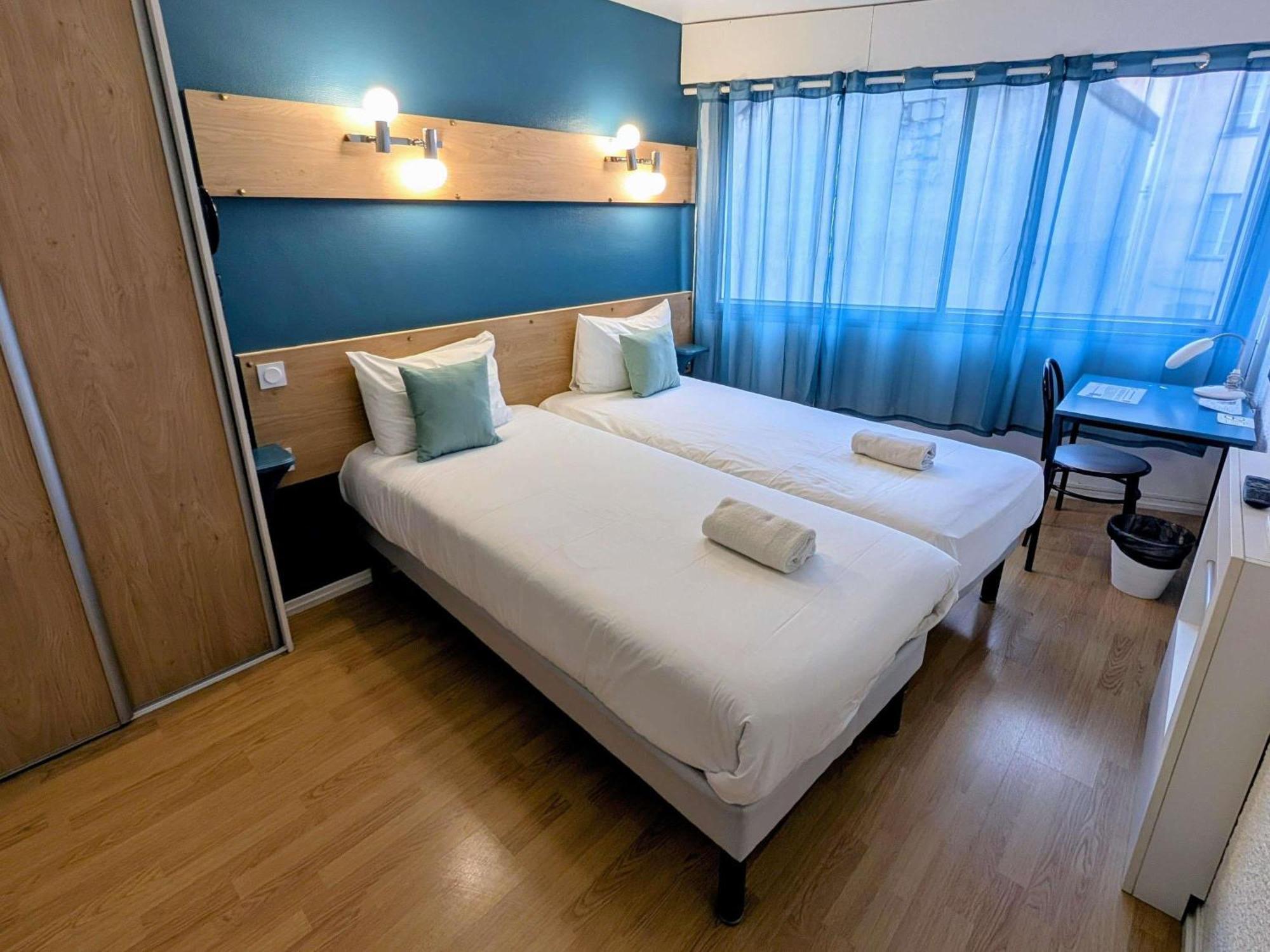 POP Room Two Single Beds