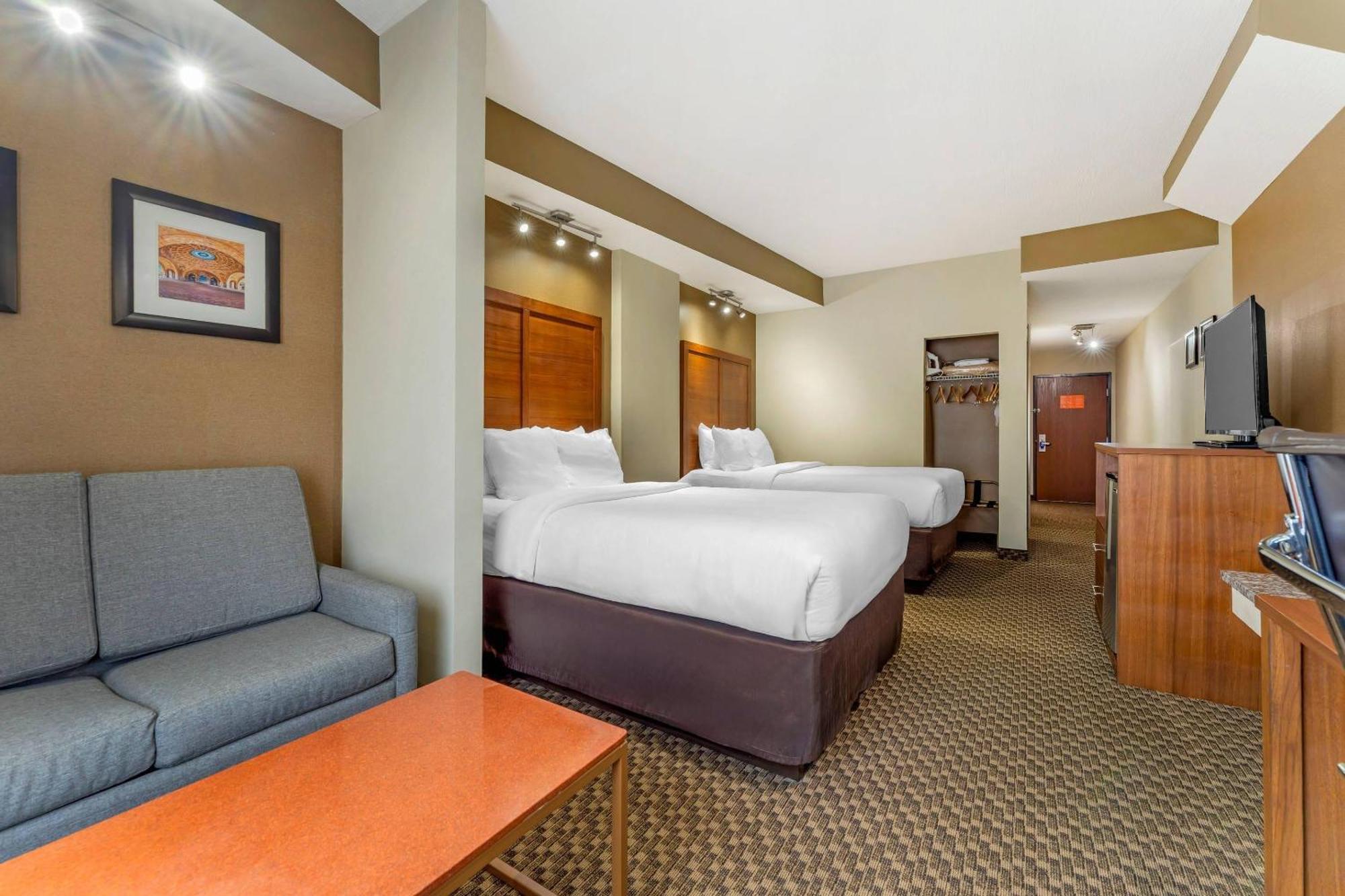 Double Suite Two Double Beds Non-Smoking