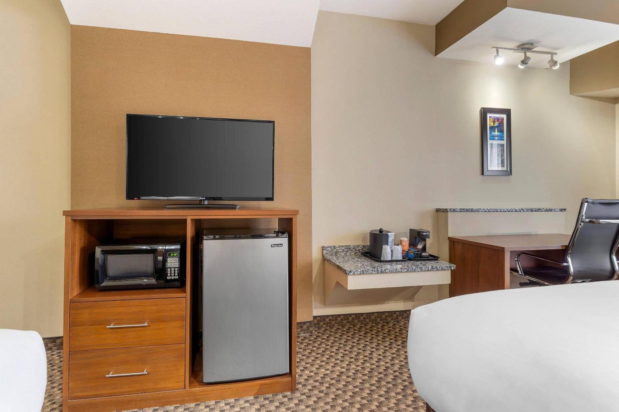 Double Suite Two Double Beds Non-Smoking