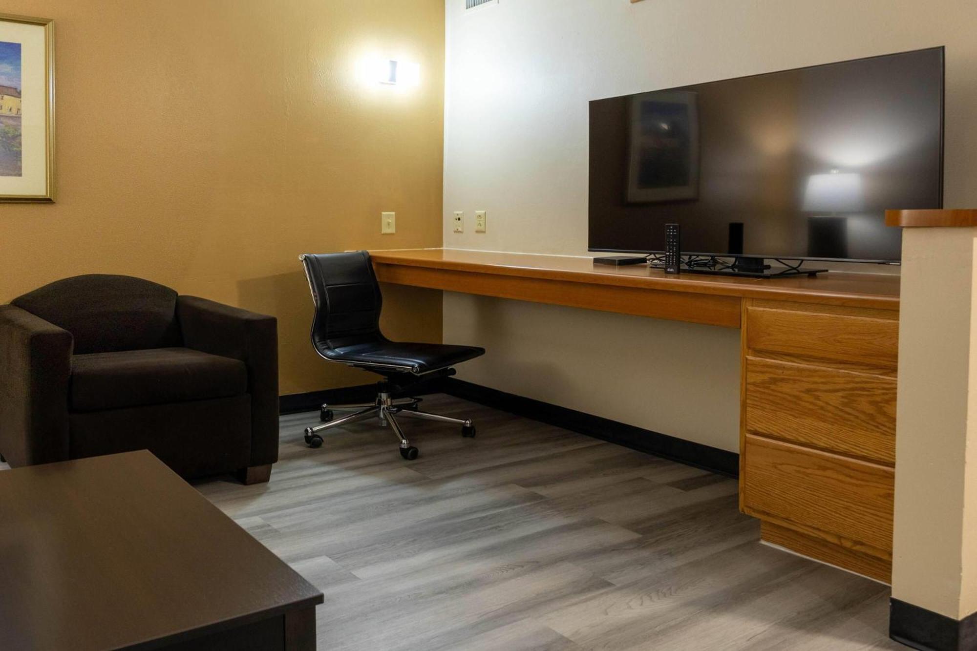 One-Bedroom King Suite Non-Smoking