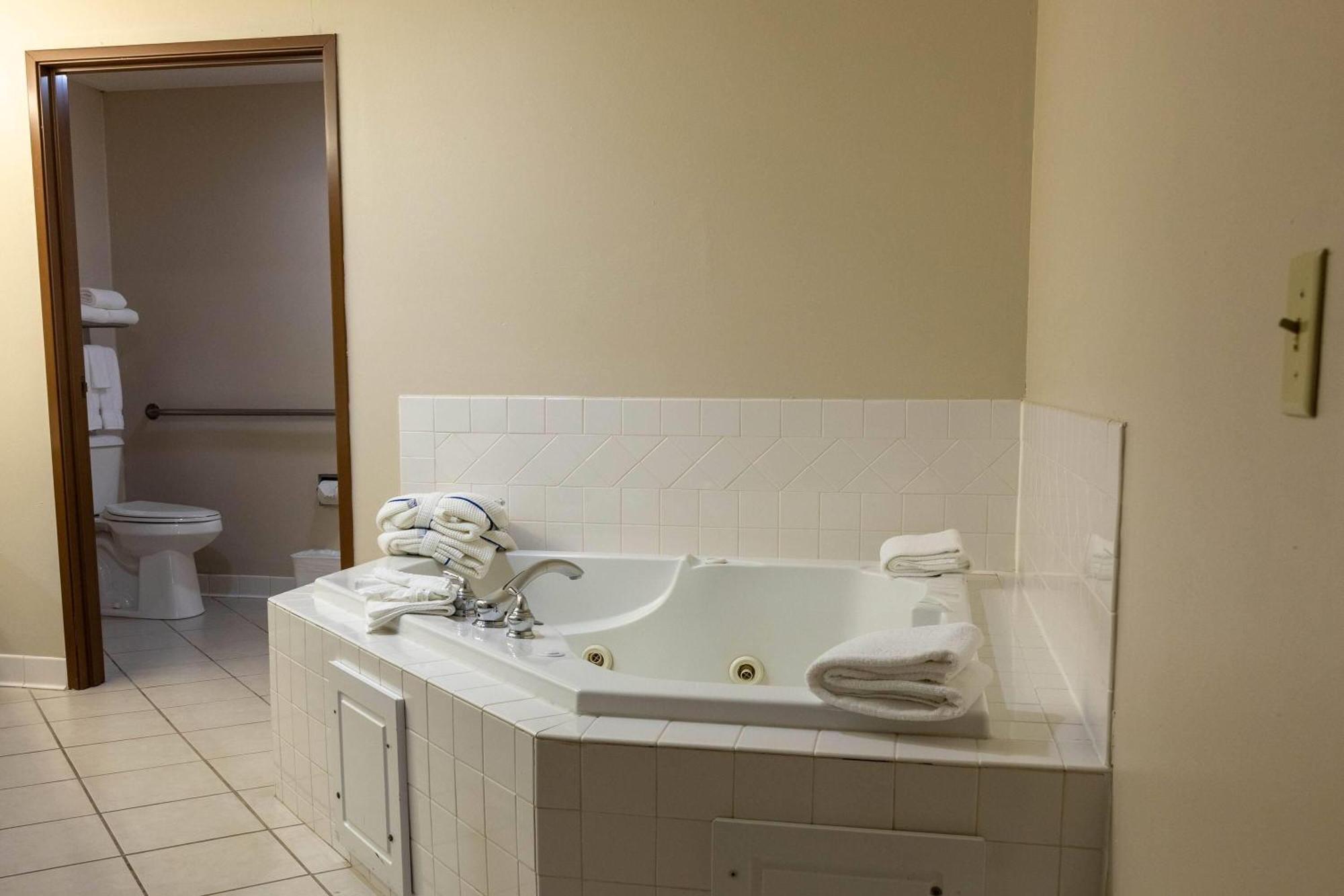 One-Bedroom King Suite Non-Smoking