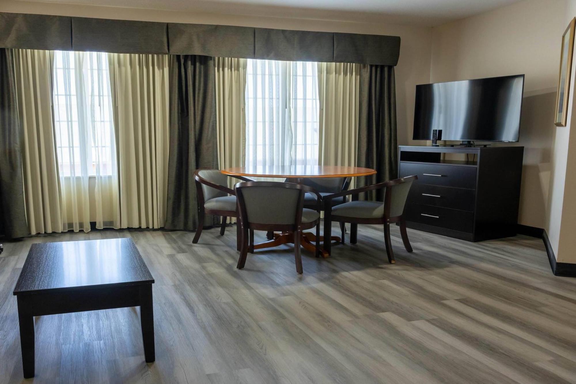 King Executive Suite Non-Smoking