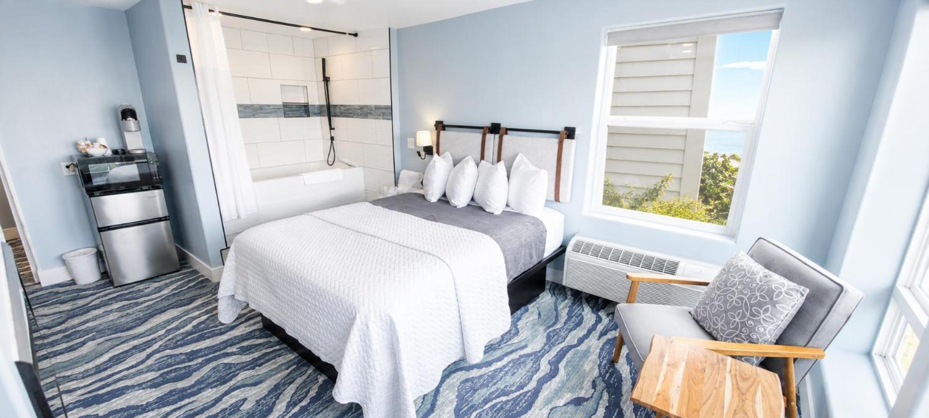 Queen Room Ocean View Spa Bath non pet friendly