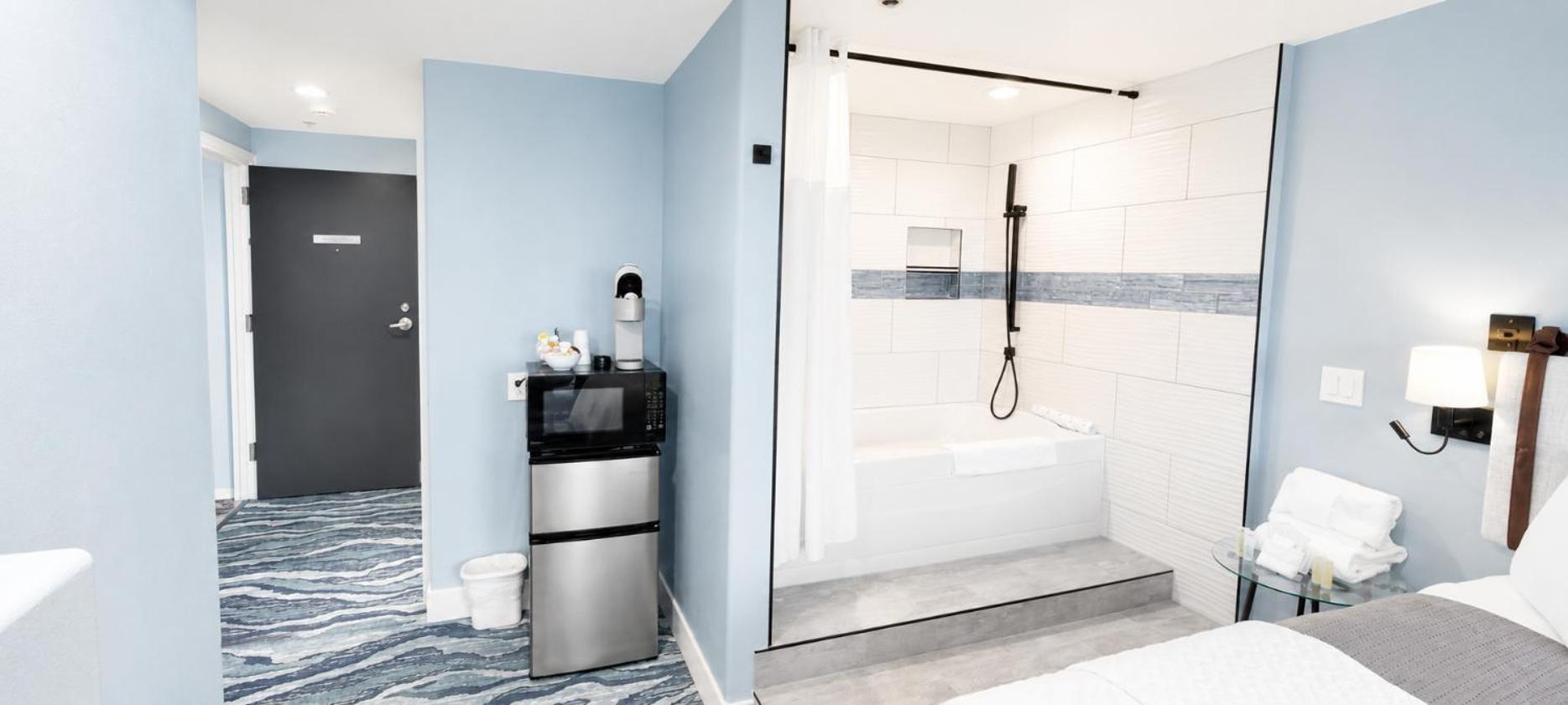 Queen Room Ocean View Spa Bath non pet friendly