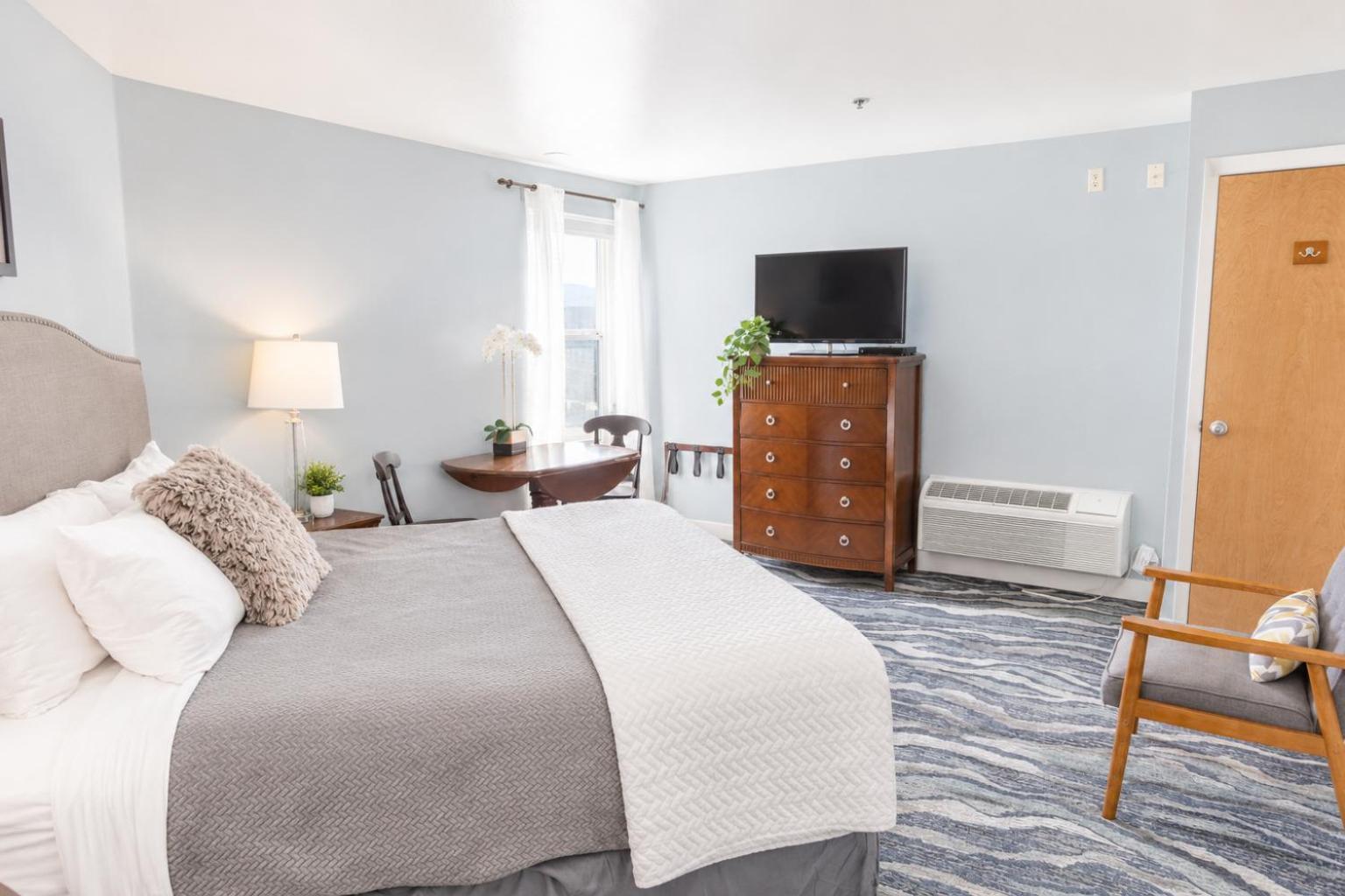 King Room Mountain View Pet Friendly