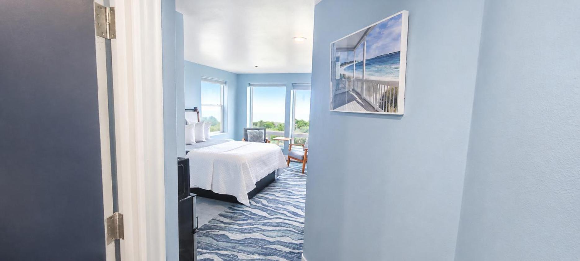 Queen Room Ocean View Spa Bath non pet friendly