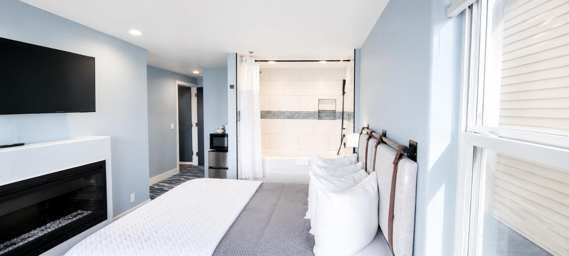 Queen Room Ocean View Spa Bath non pet friendly