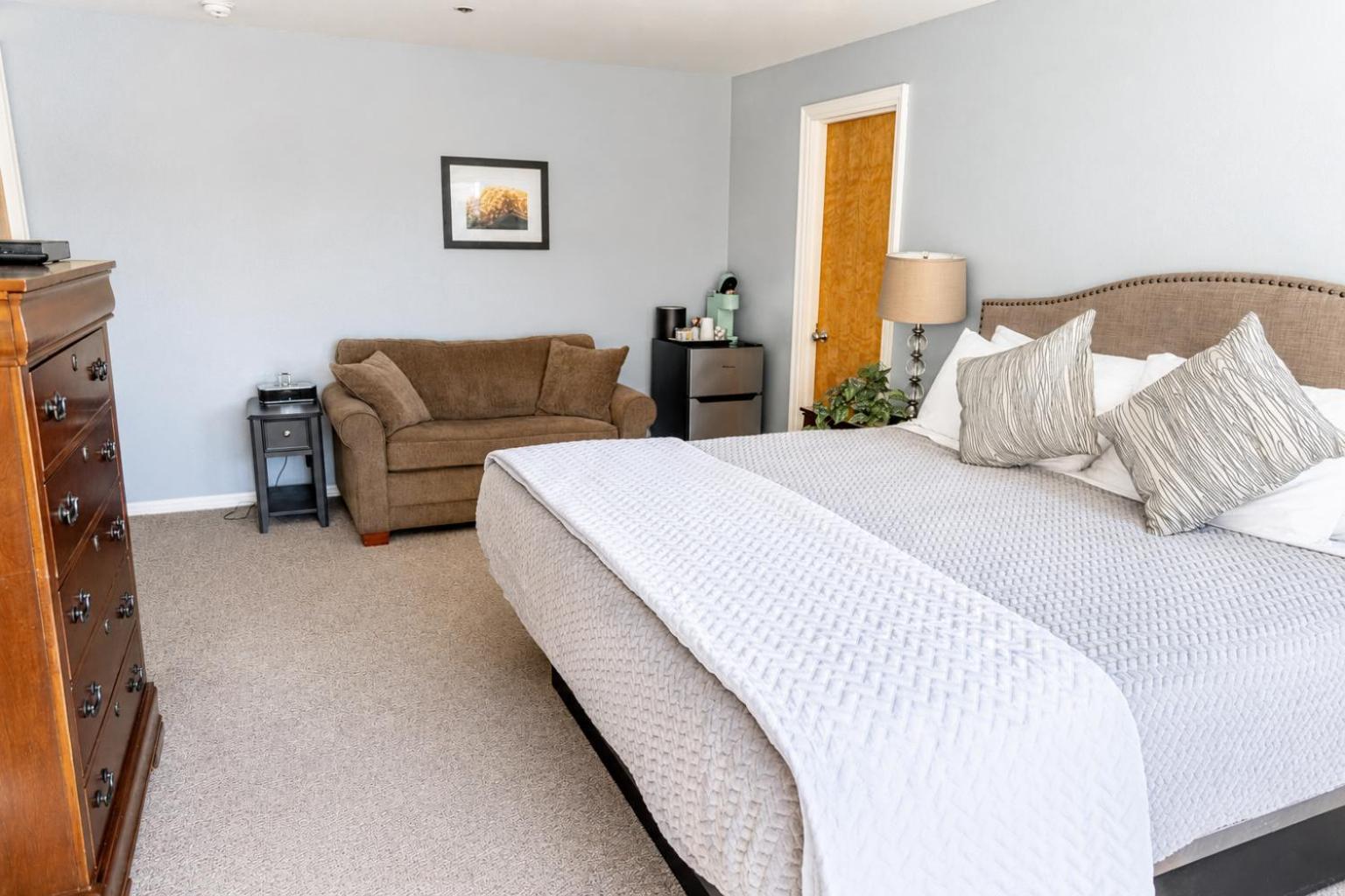 King Room Partial Ocean View non pet friendly