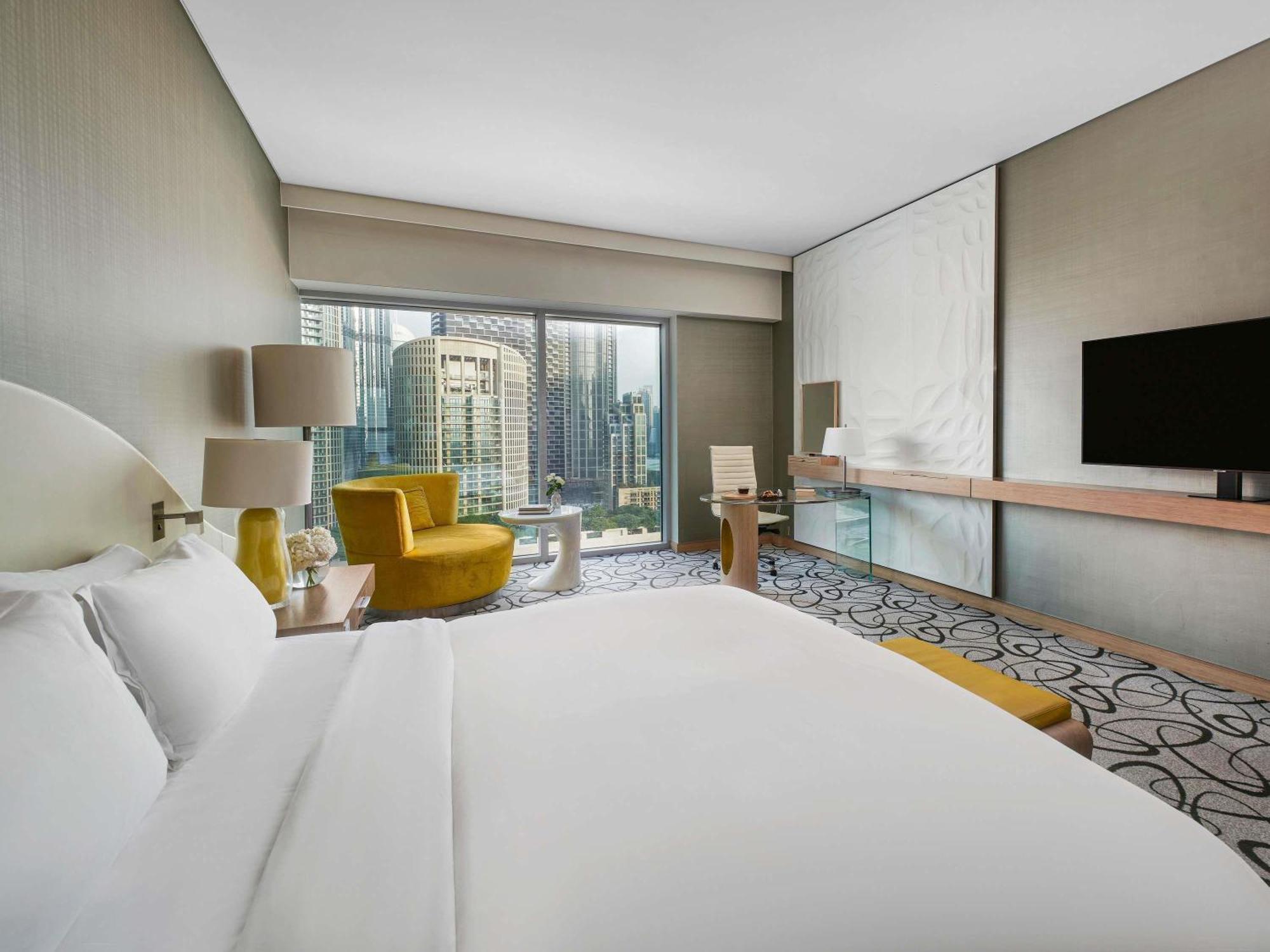 Luxury King Room Club Access Burj Khalifa View