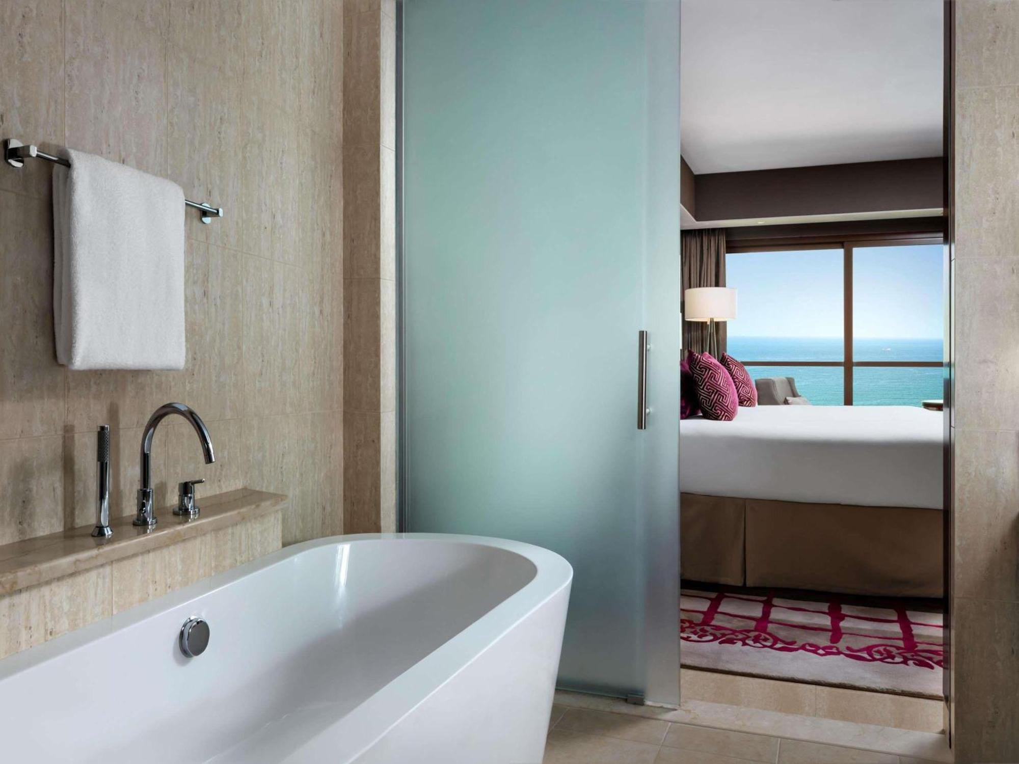 Fairmont King Room Sea View