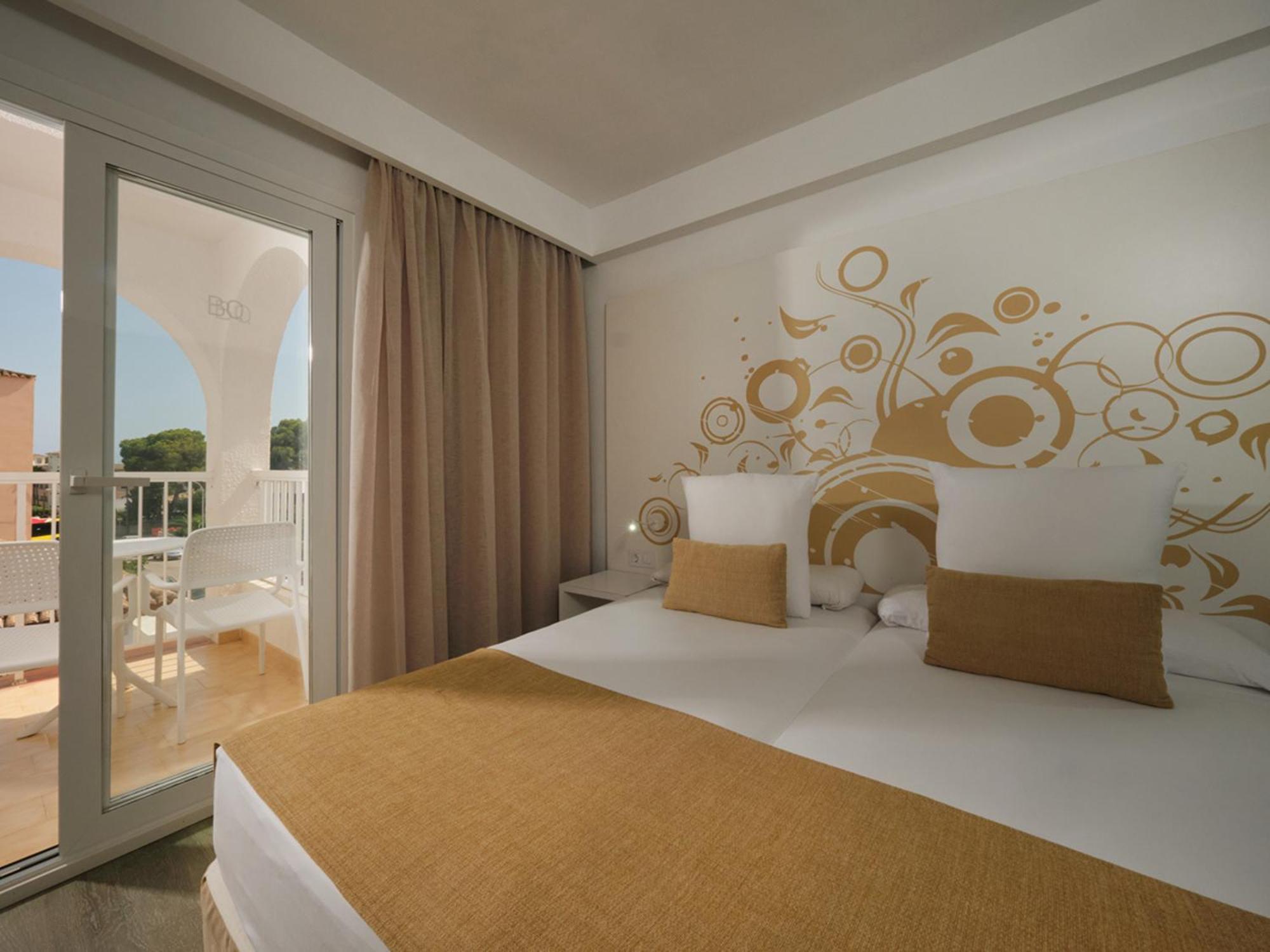 Standard Double or Twin Room Balcony