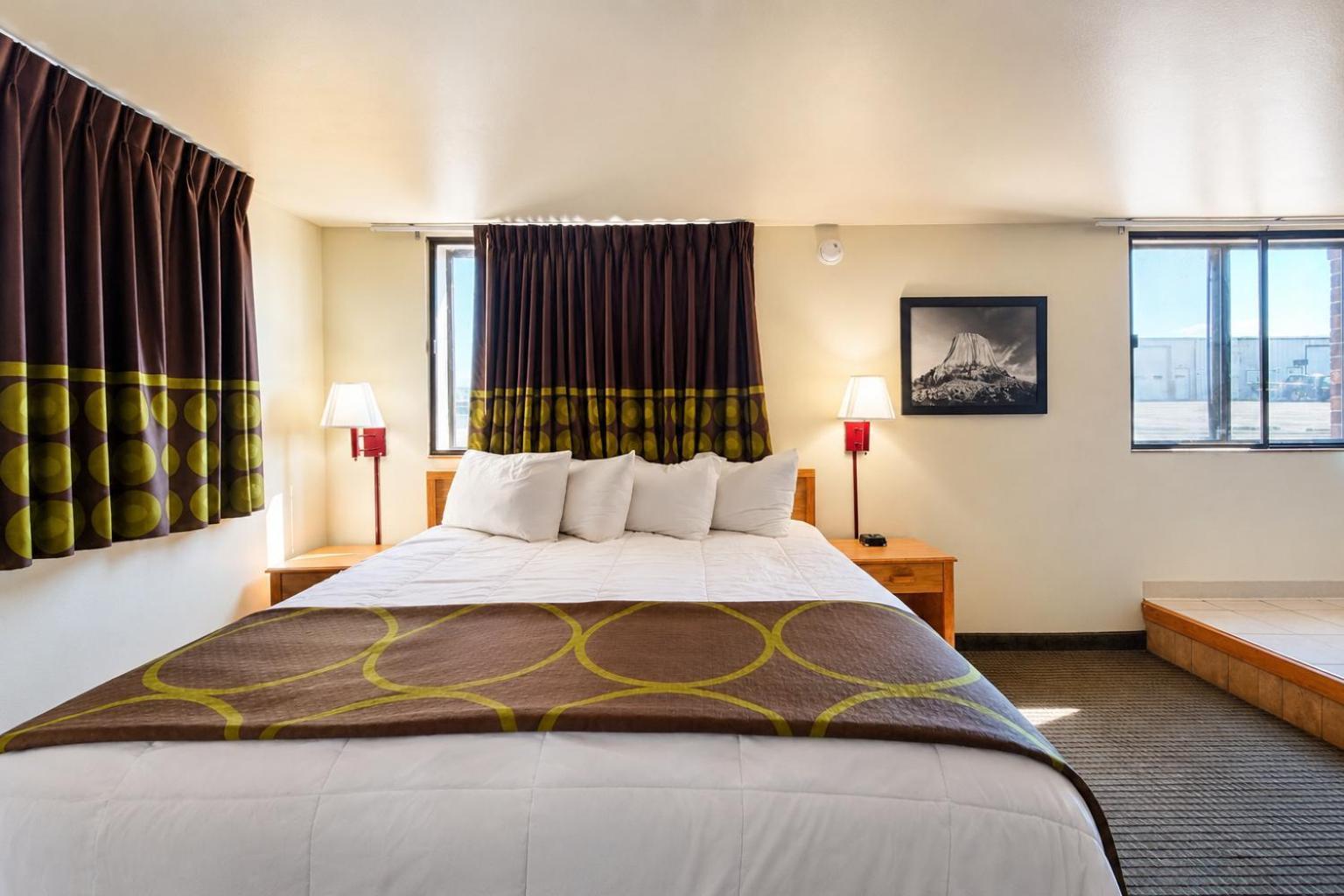King Bed Non-Smoking Jetted Tub