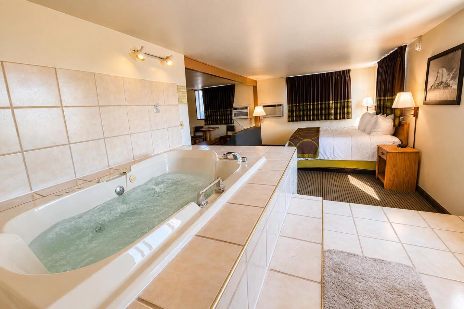 King Bed Non-Smoking Jetted Tub