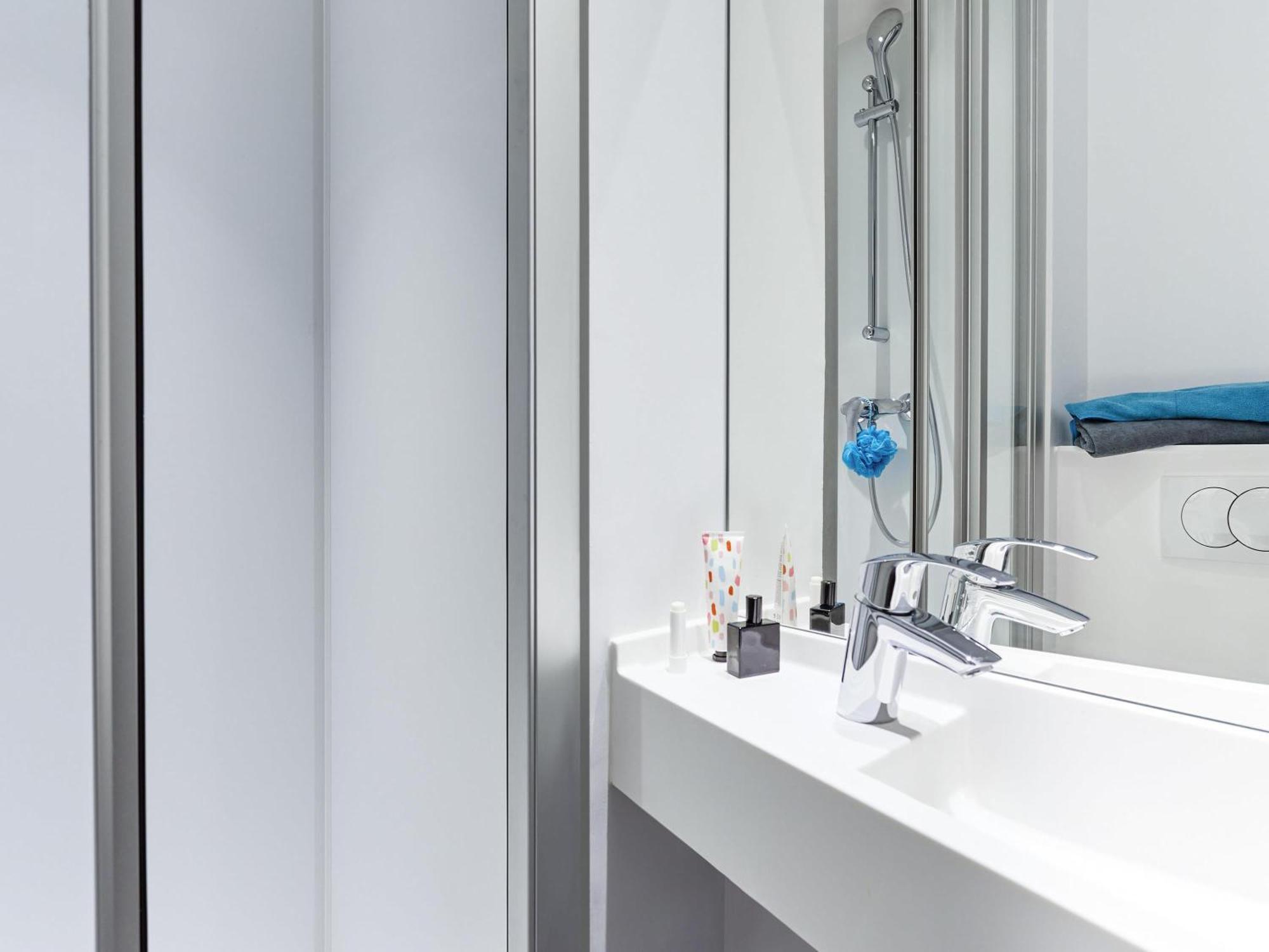 Cabrio Room Private Bathroom