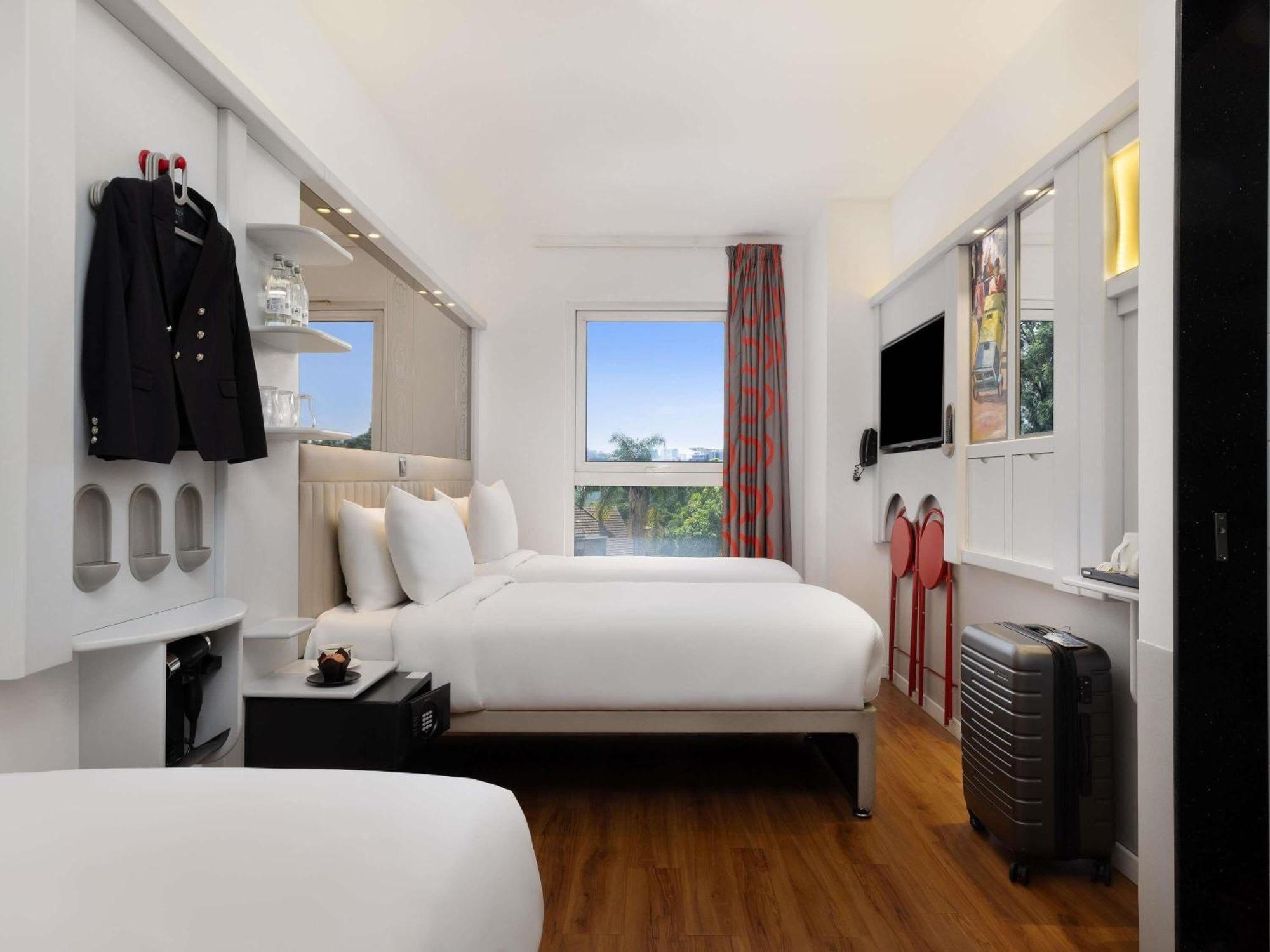 Standard Room Three Single Beds