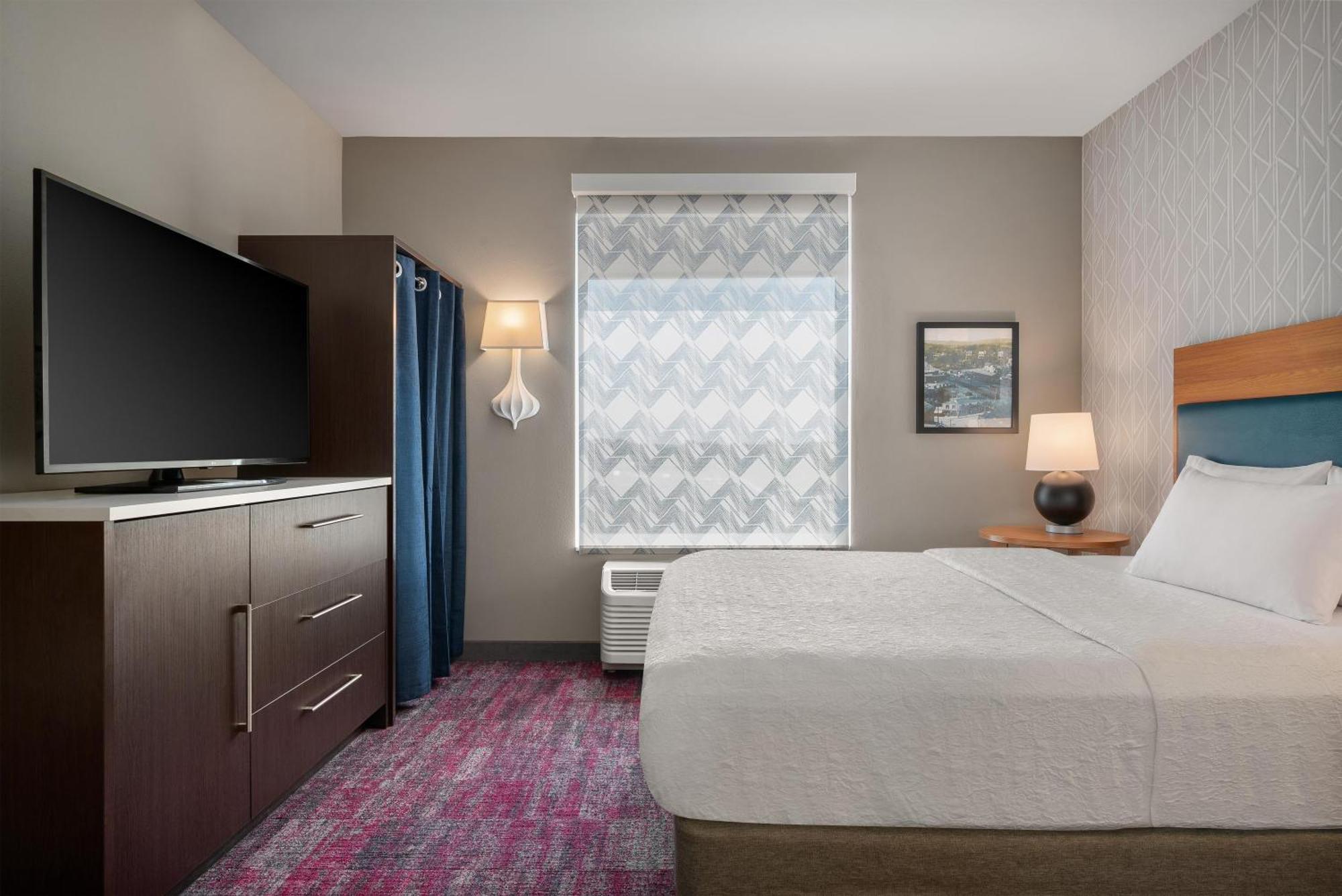 One-Bedroom Queen Suite Non-Smoking