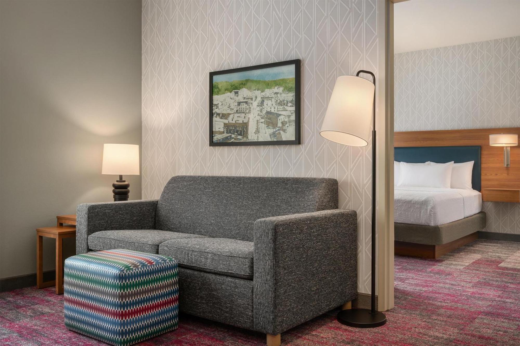 One-Bedroom Queen Suite Non-Smoking