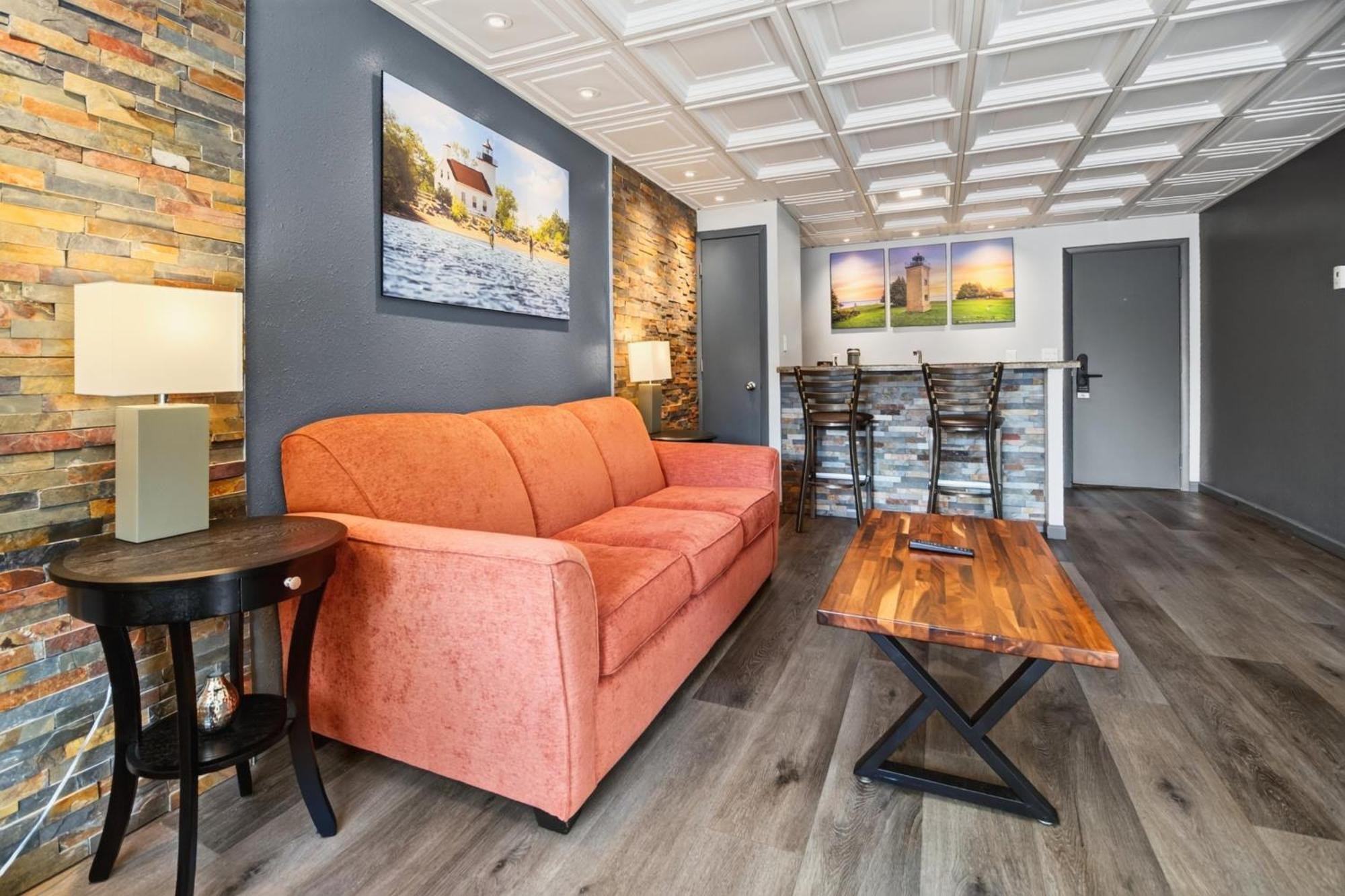 Standard King Suite