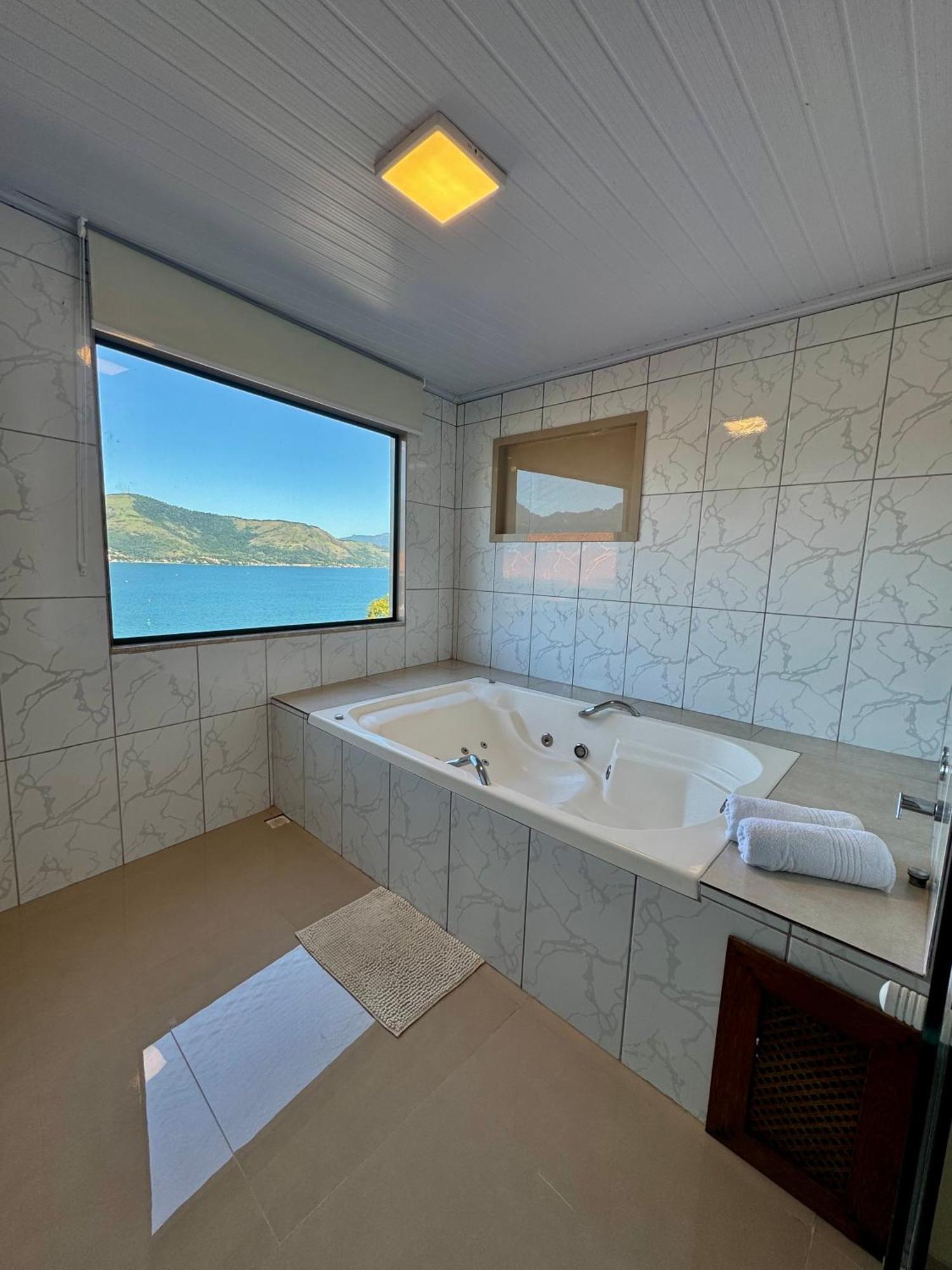 Queen Suite Spa Bath