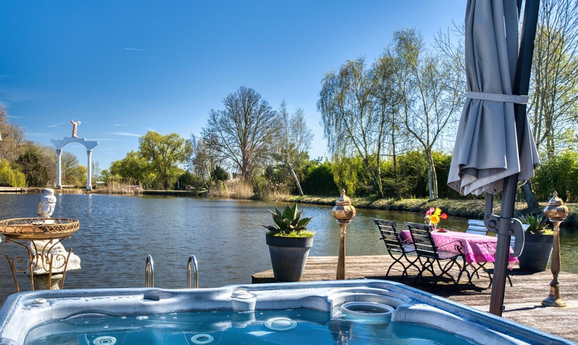 Bungalow Water Front