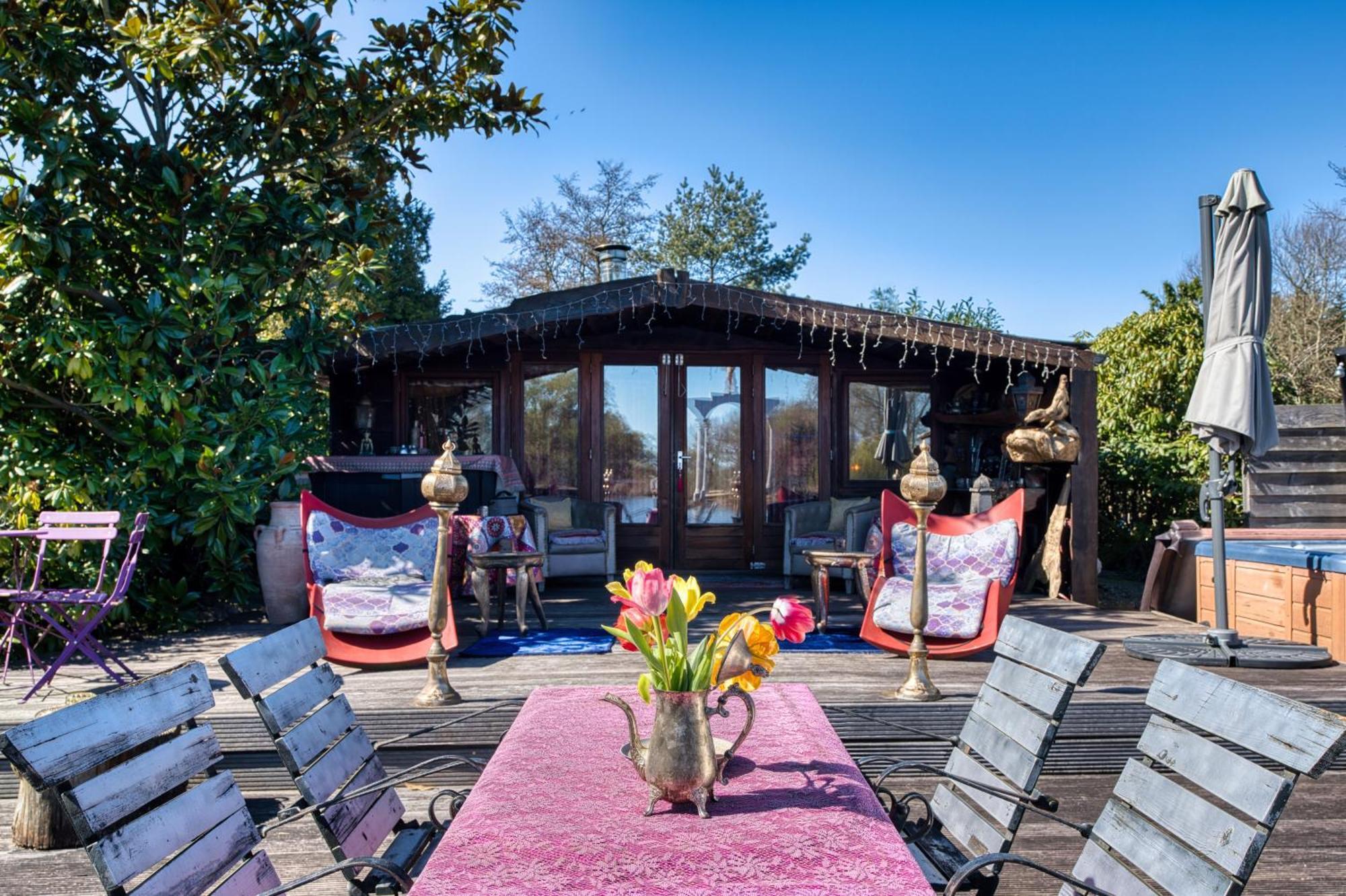 Bungalow Water Front