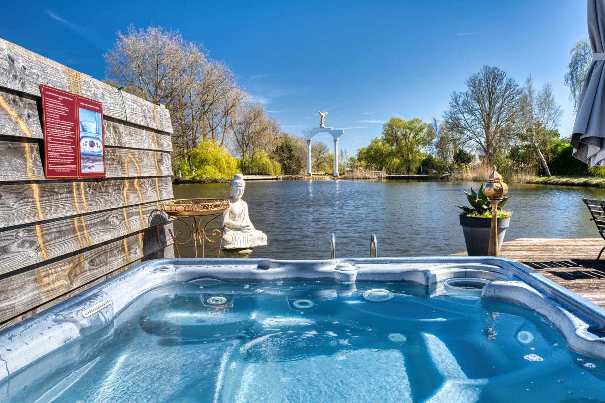 Bungalow Water Front