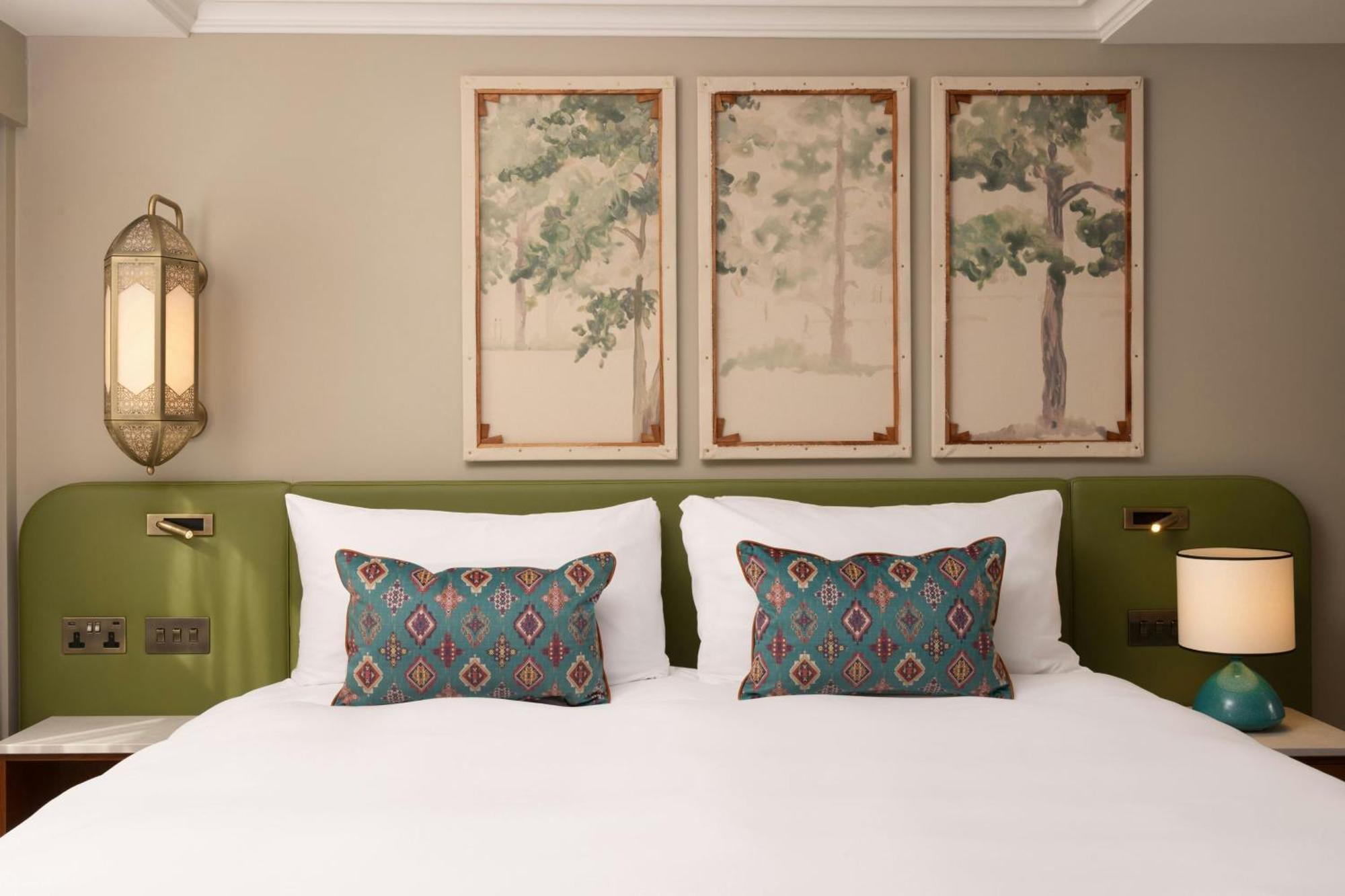 Superior King Room City View