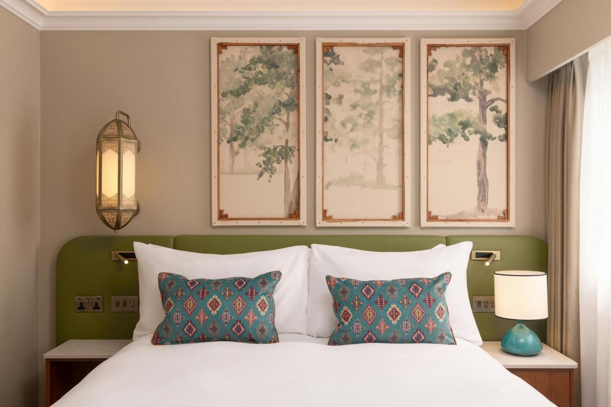 Deluxe King Room City View