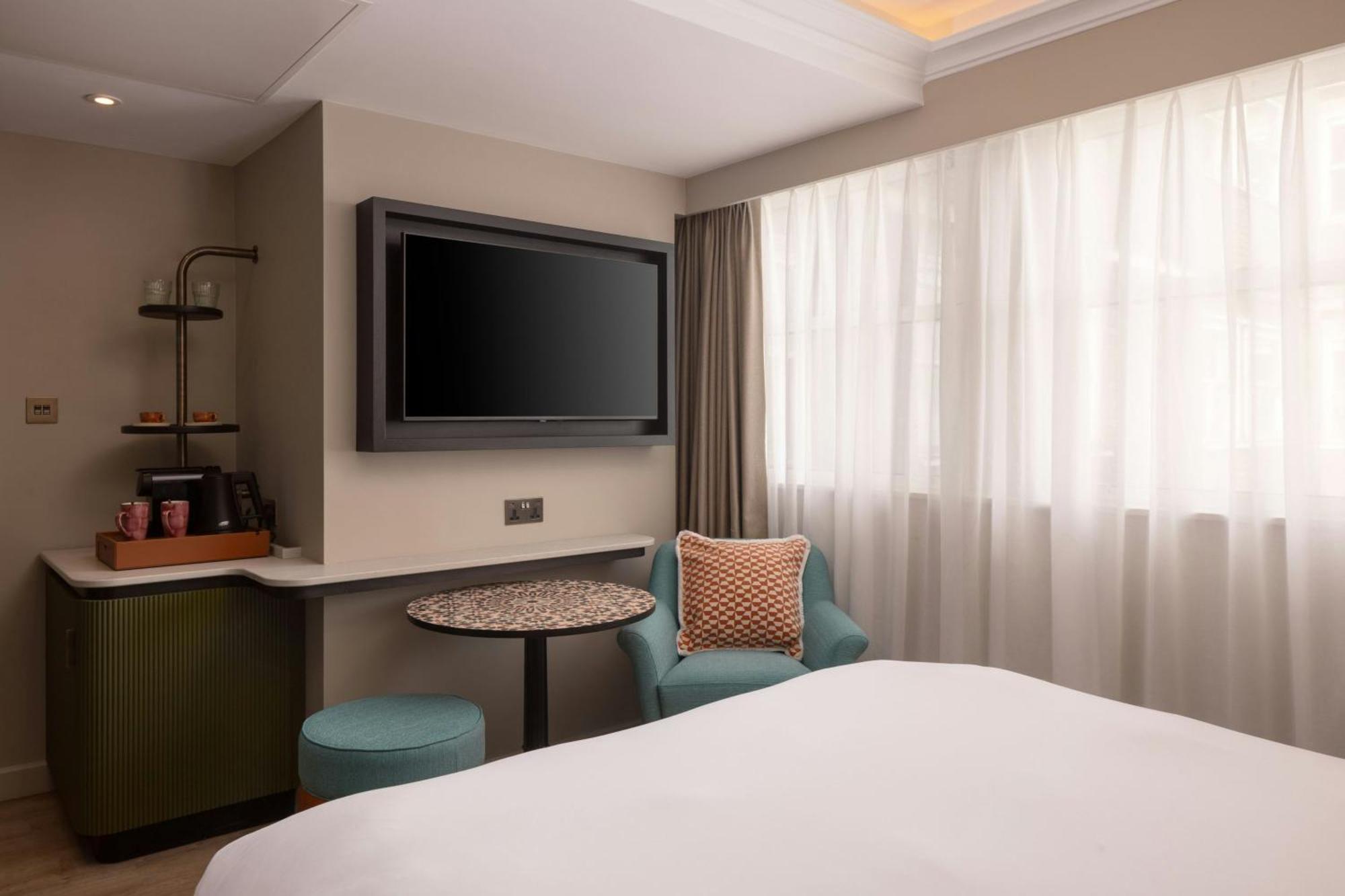 Deluxe King Room City View