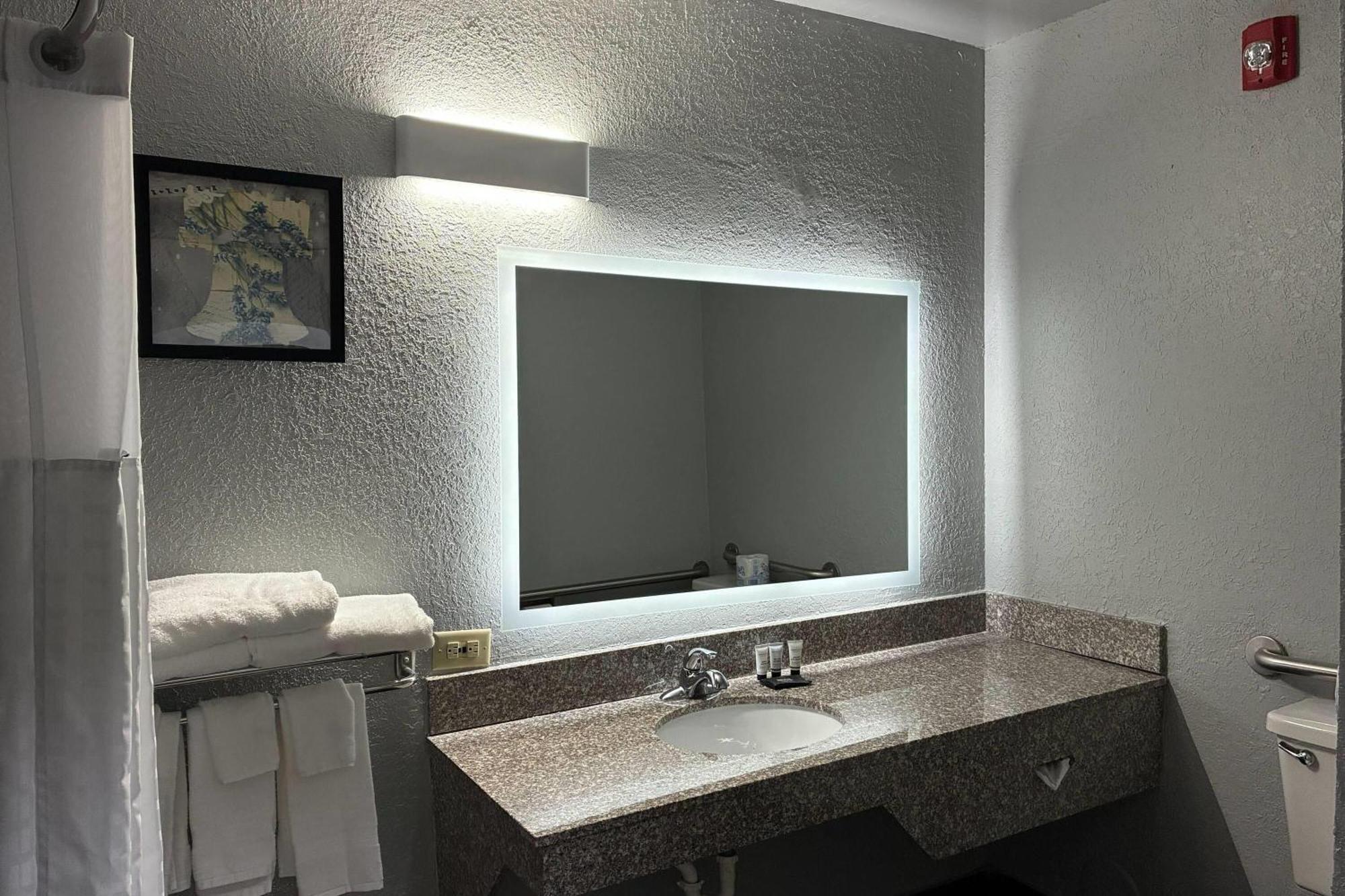 King Room Mobility or Hearing Access Roll Shower Non-Smoking