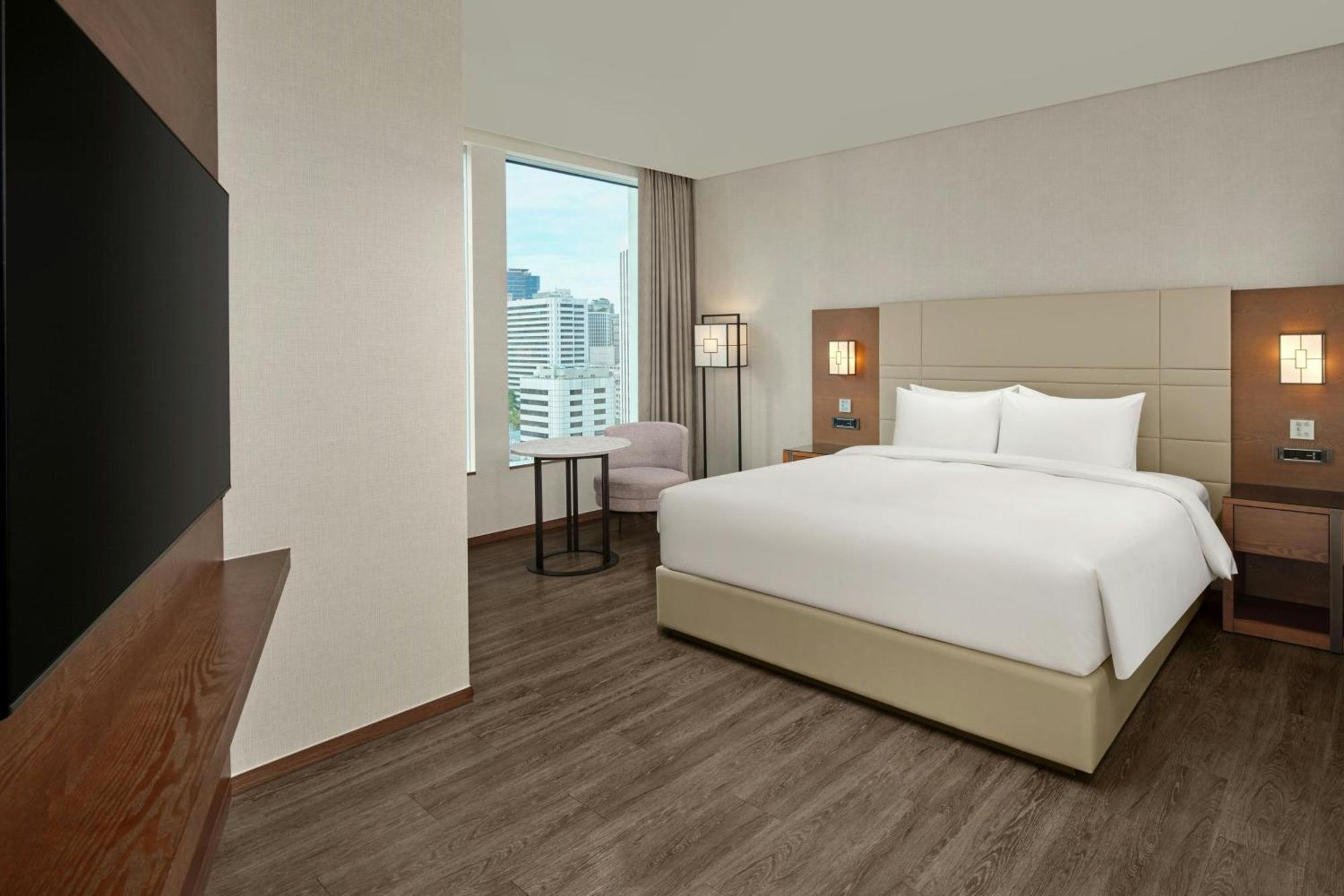 Larger Guest room 1 King