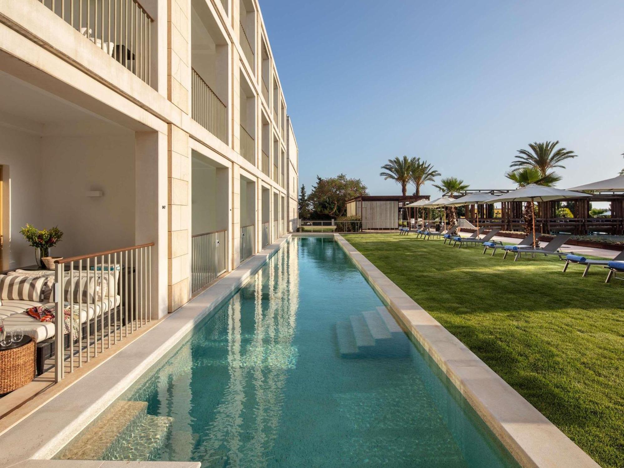 Signature King Room ith Balcony Pool Access