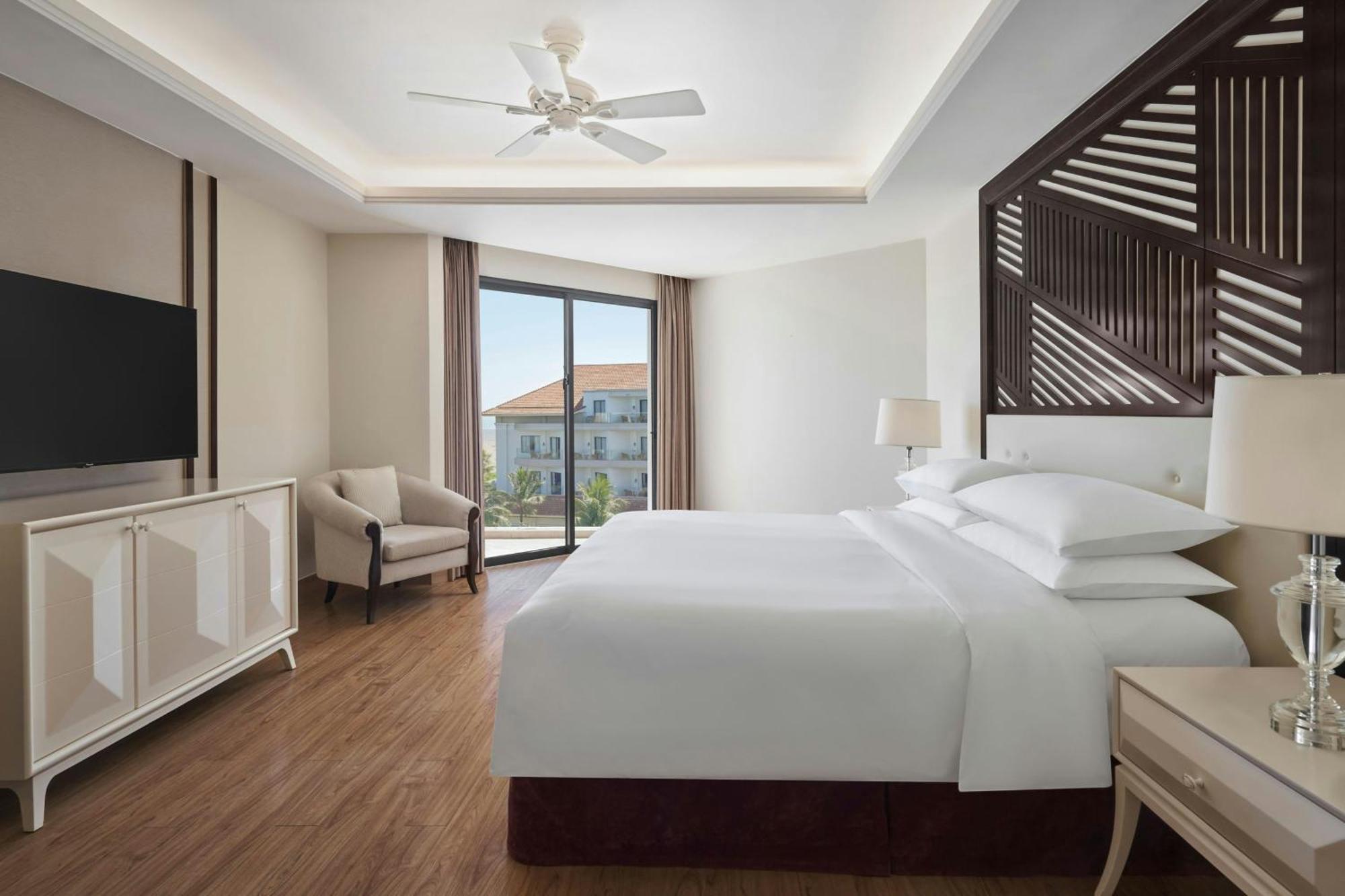 Deluxe King Room Garden View Balcony