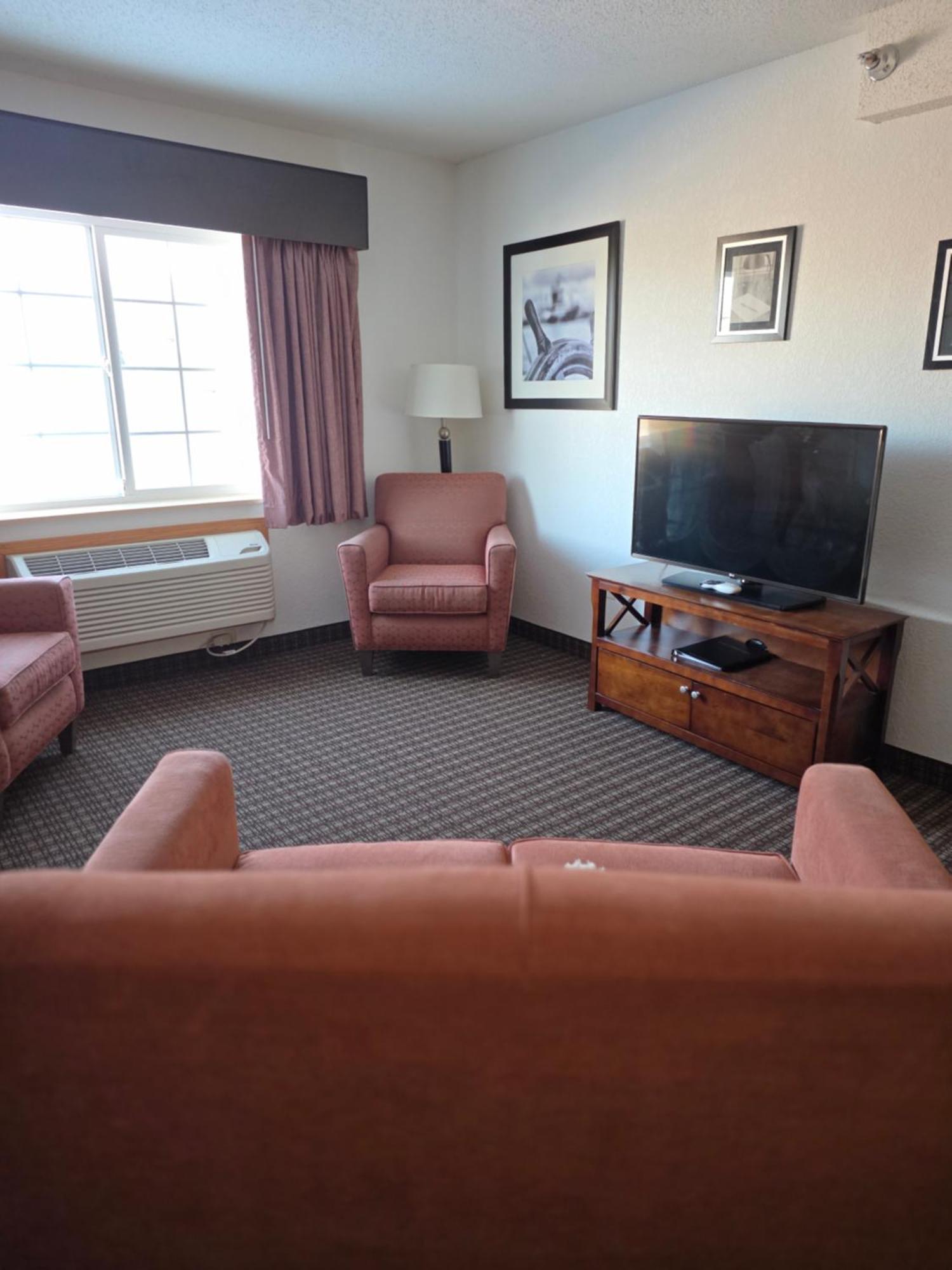 Deluxe King Suite