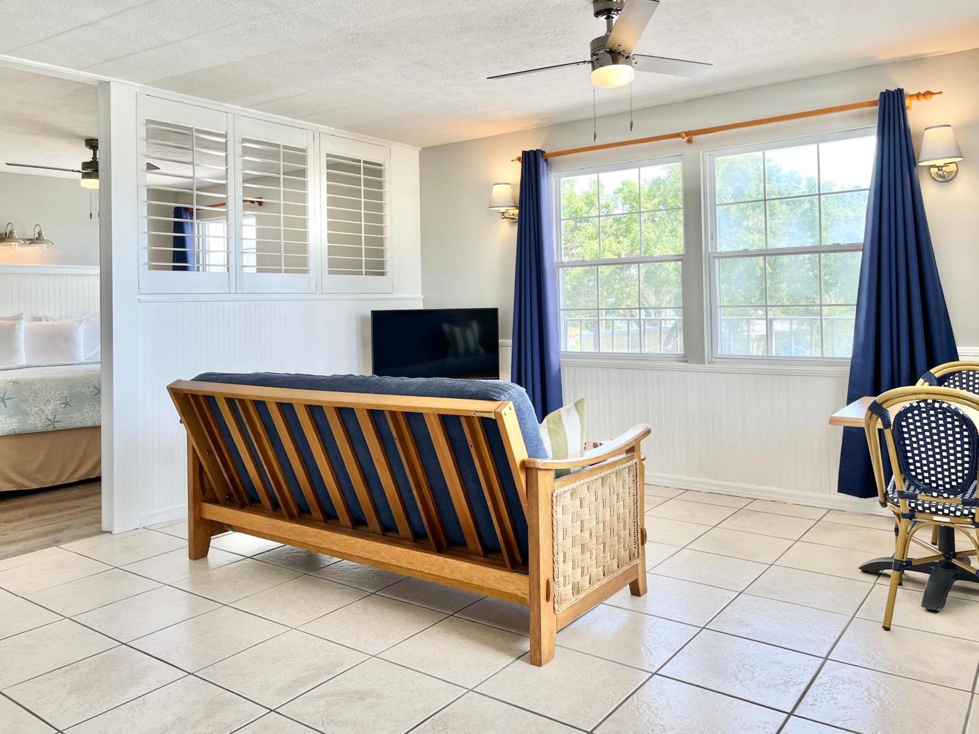 Deluxe King Suite