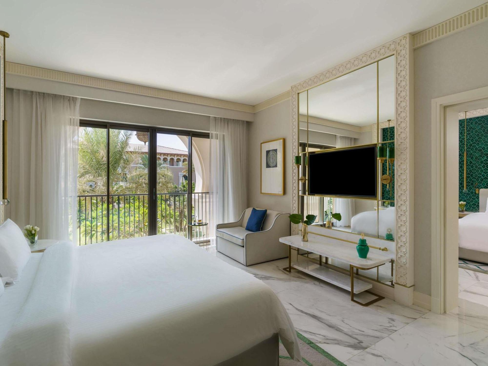 Two-Bedroom Family King Room Twin Beds Garden View