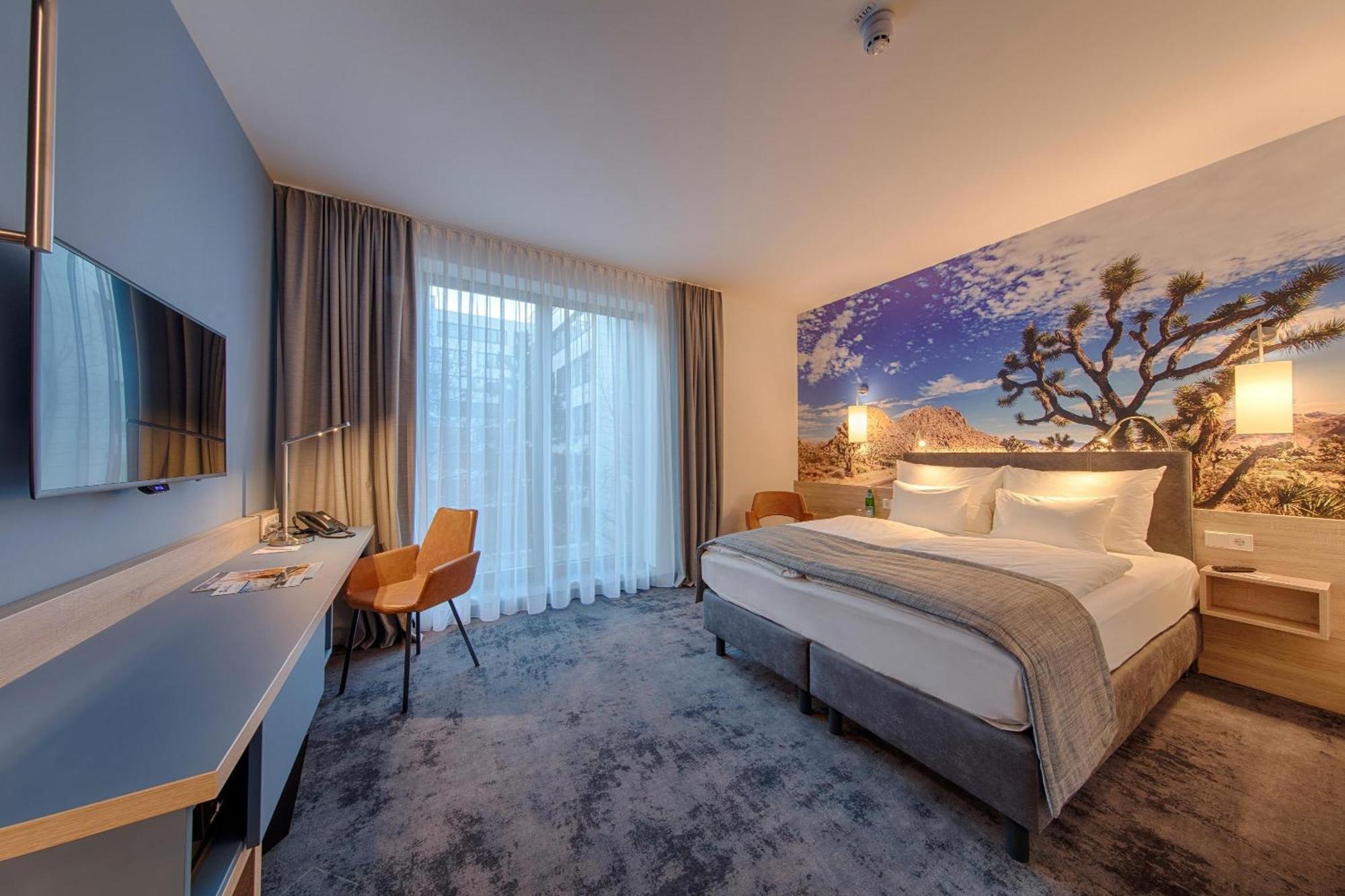 Standard Queen Room