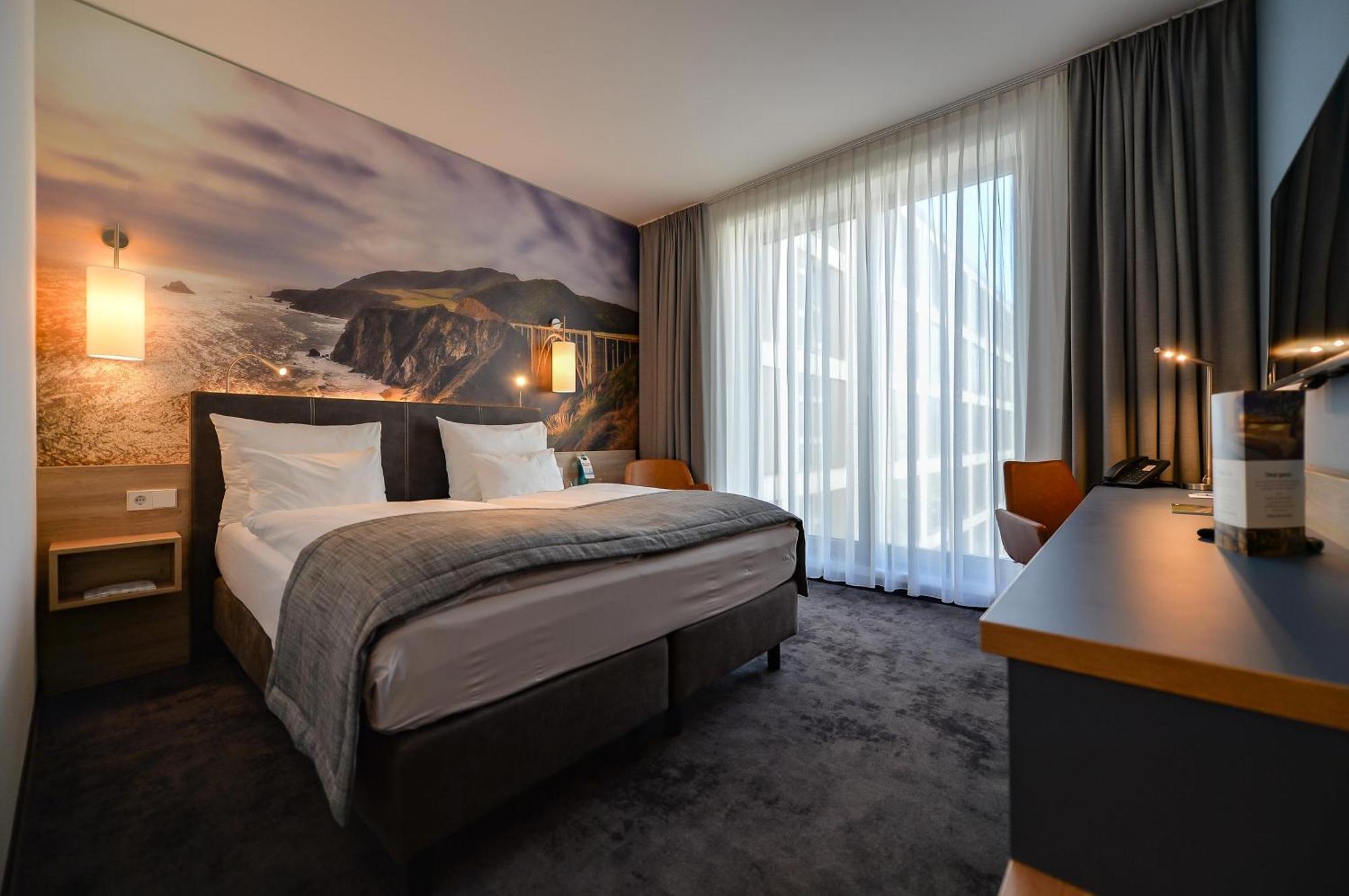 Standard Queen Room