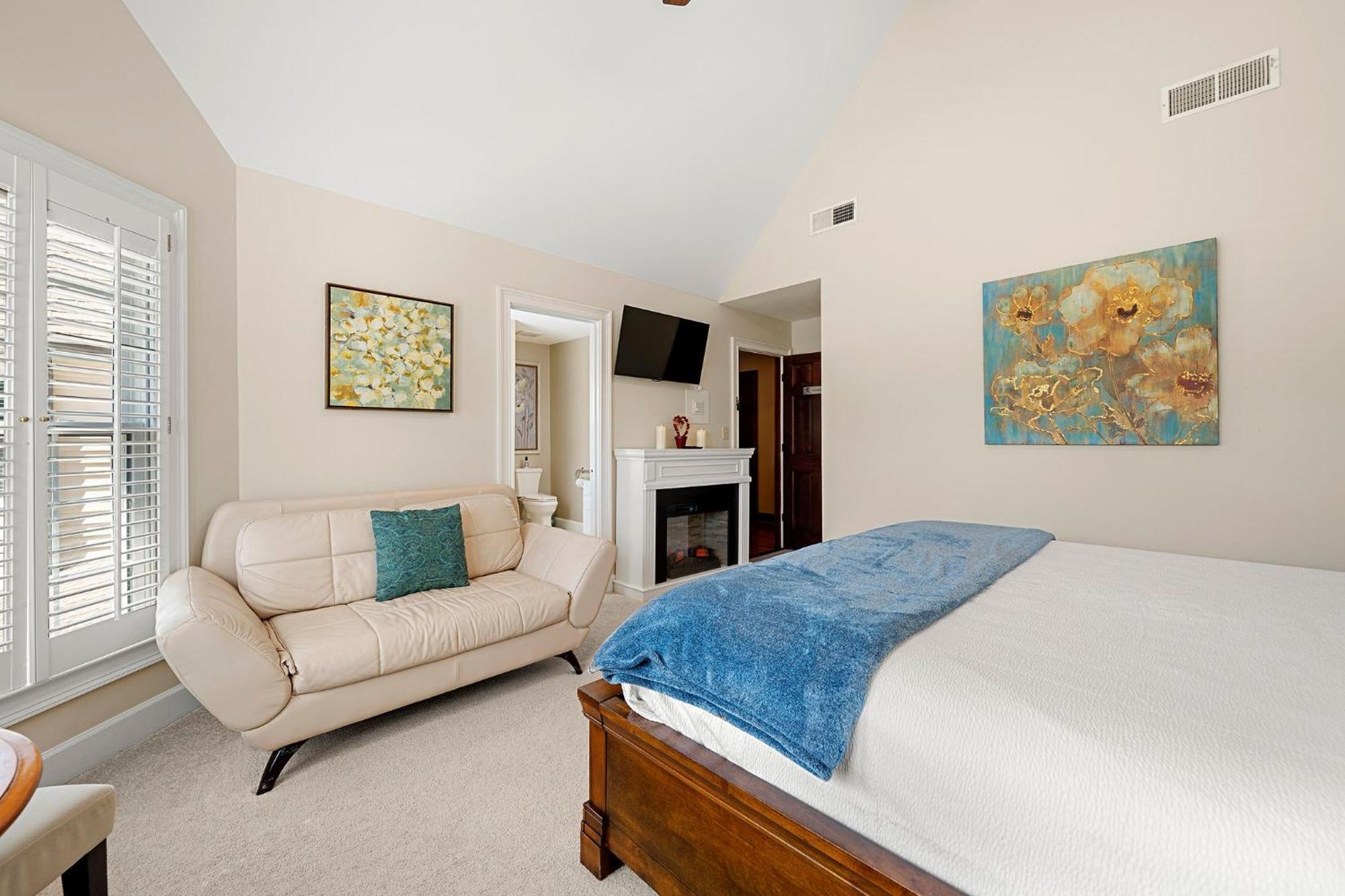 Deluxe King Room