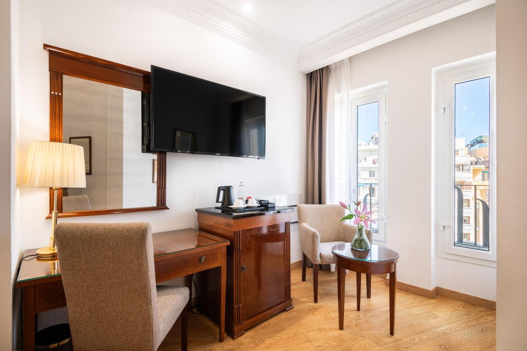 Melia Classic Plaza Views